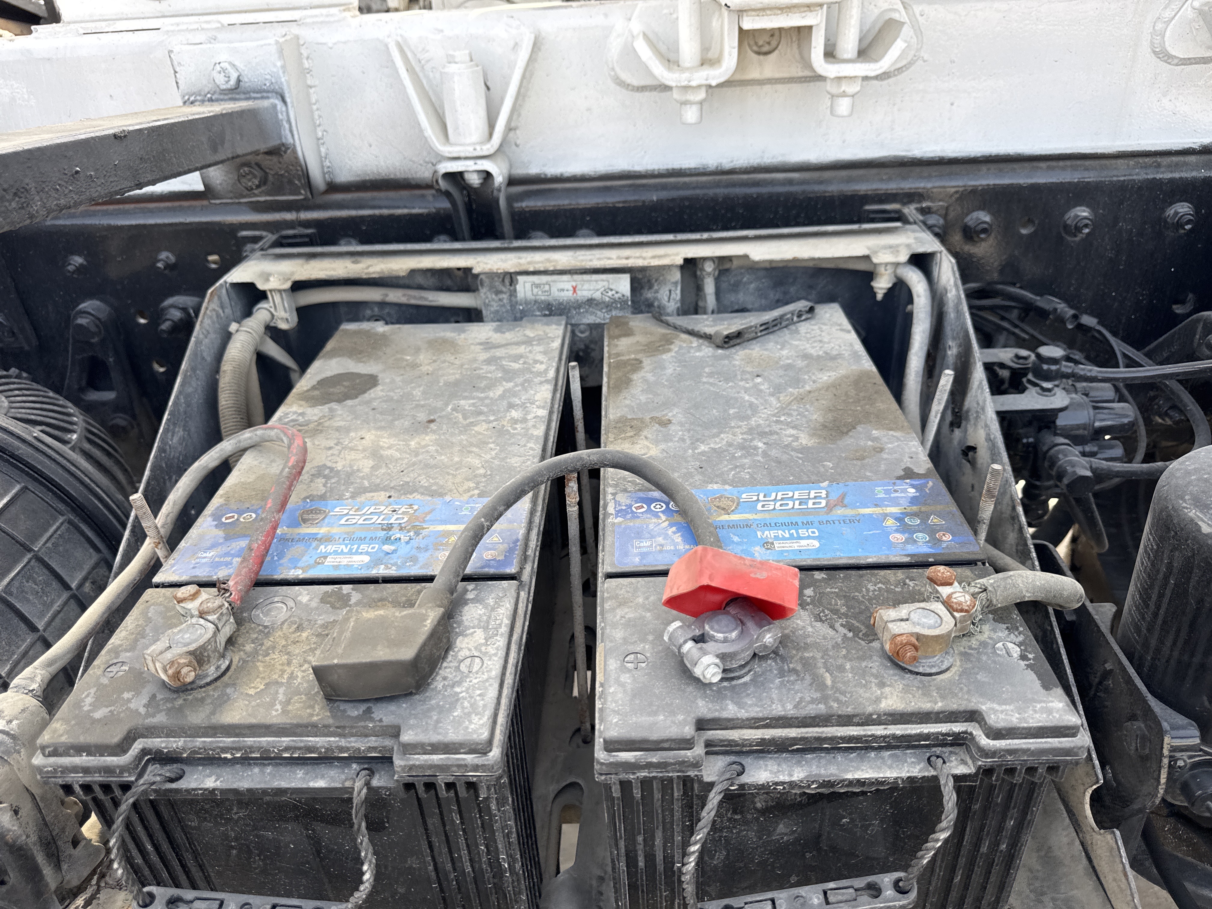 CMT-001-Renault-Kerax-Concrete-mixer-trucks-inspection-Electronics-Battery-1