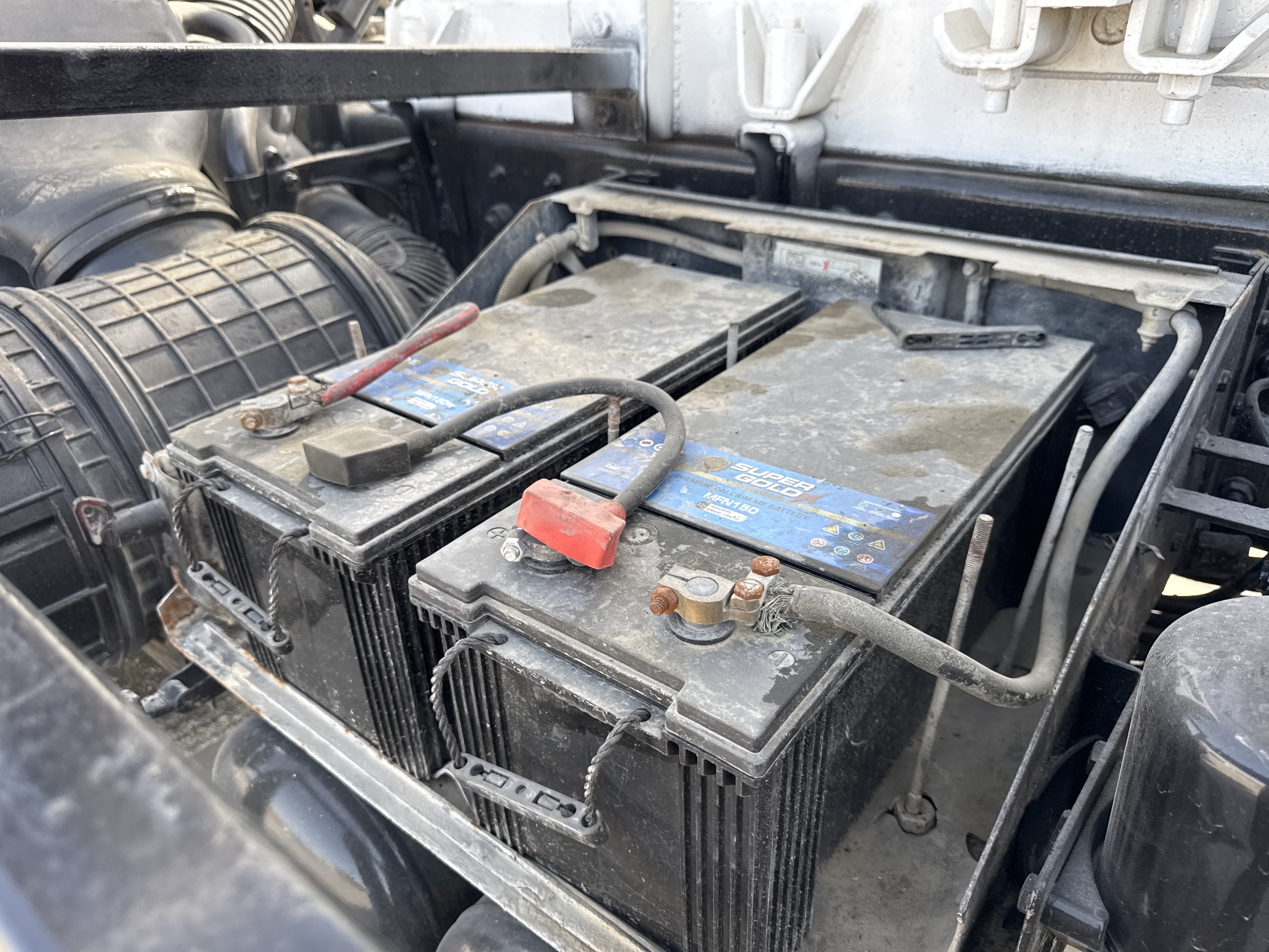 CMT-001-Renault-Kerax-Concrete-mixer-trucks-inspection-Electronics-Battery-1