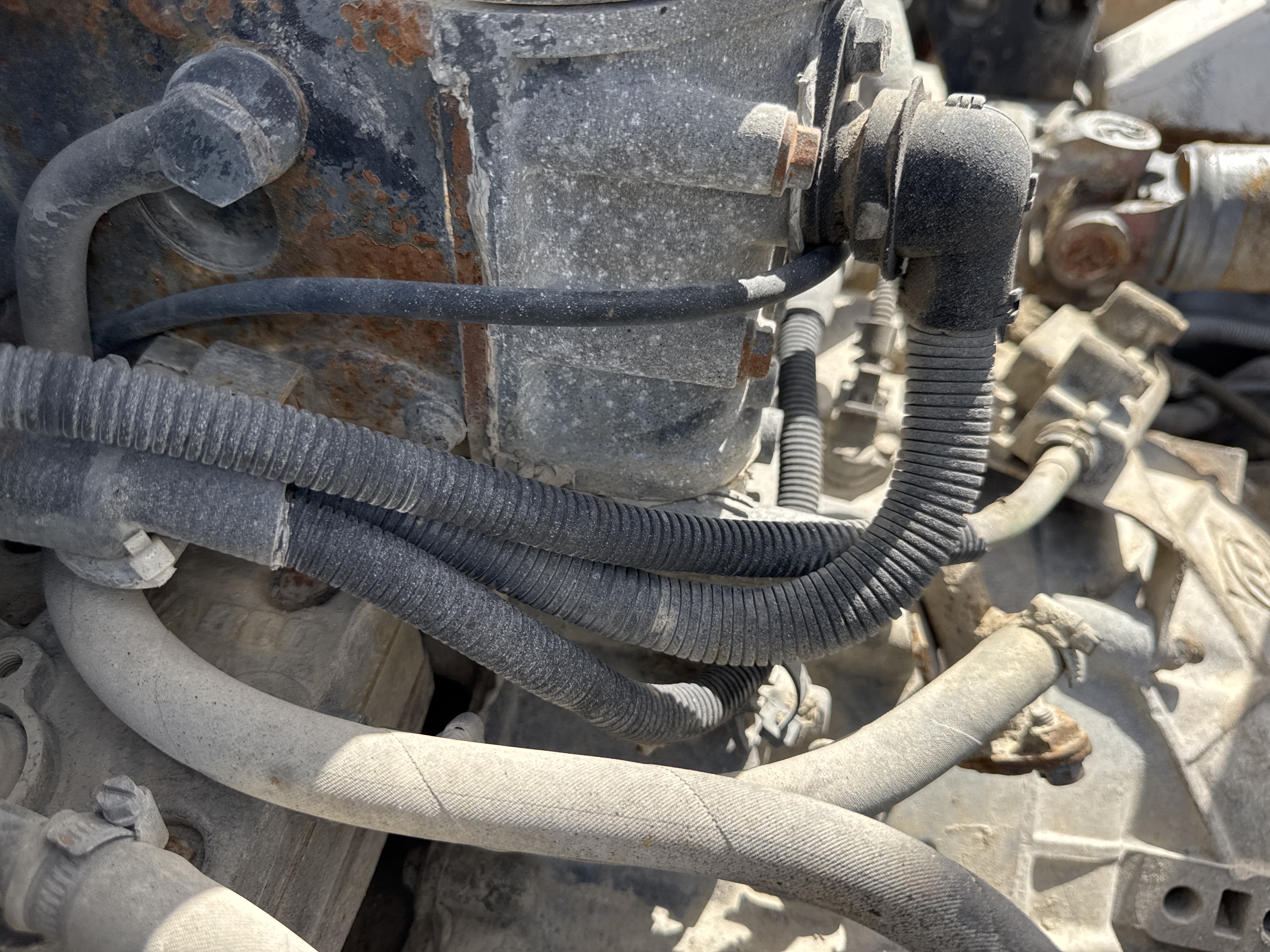 CMT-001-Renault-Kerax-Concrete-mixer-trucks-inspection-Electronics-Main-harness-1