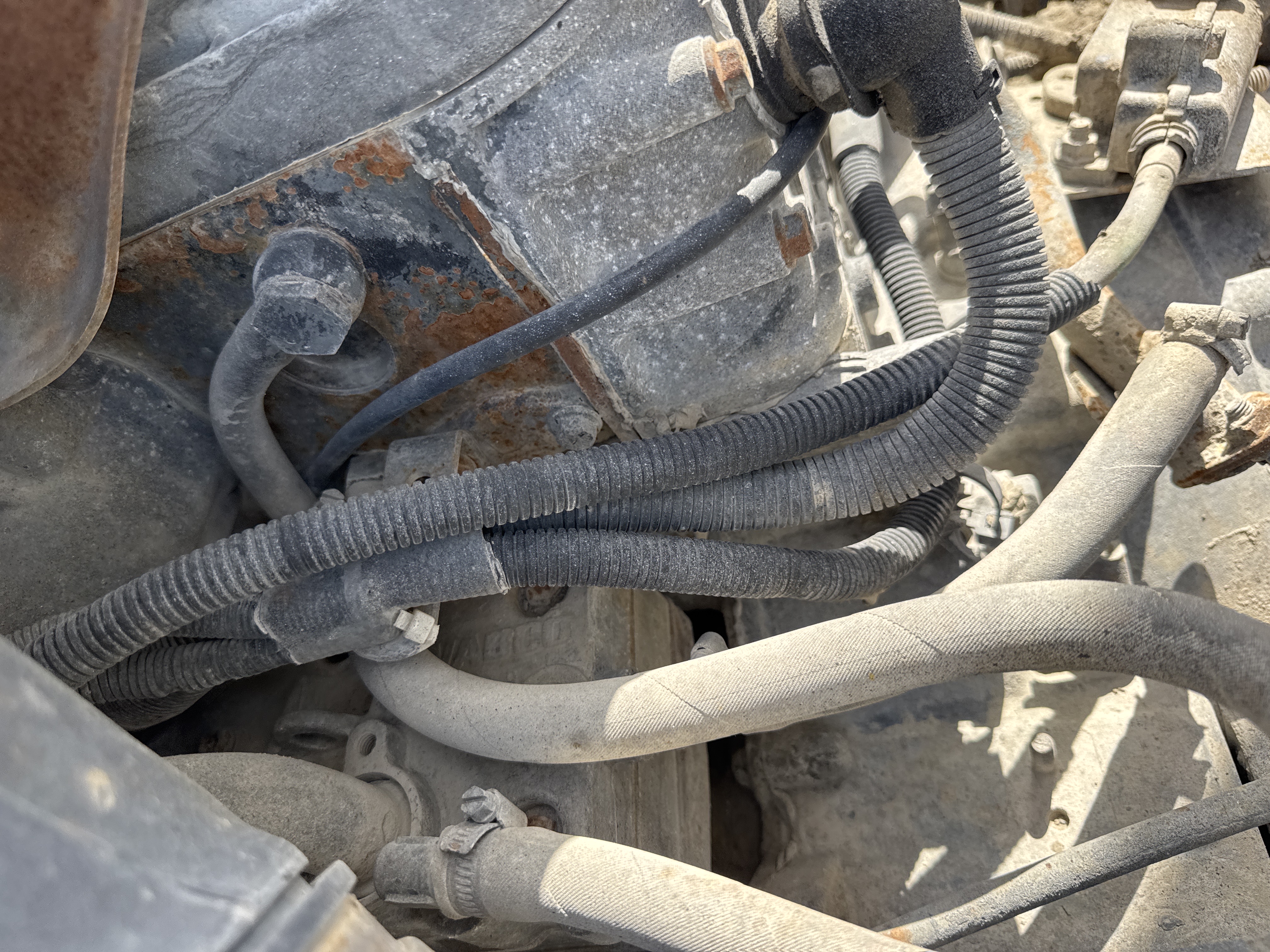 CMT-001-Renault-Kerax-Concrete-mixer-trucks-inspection-Electronics-Main-harness-1