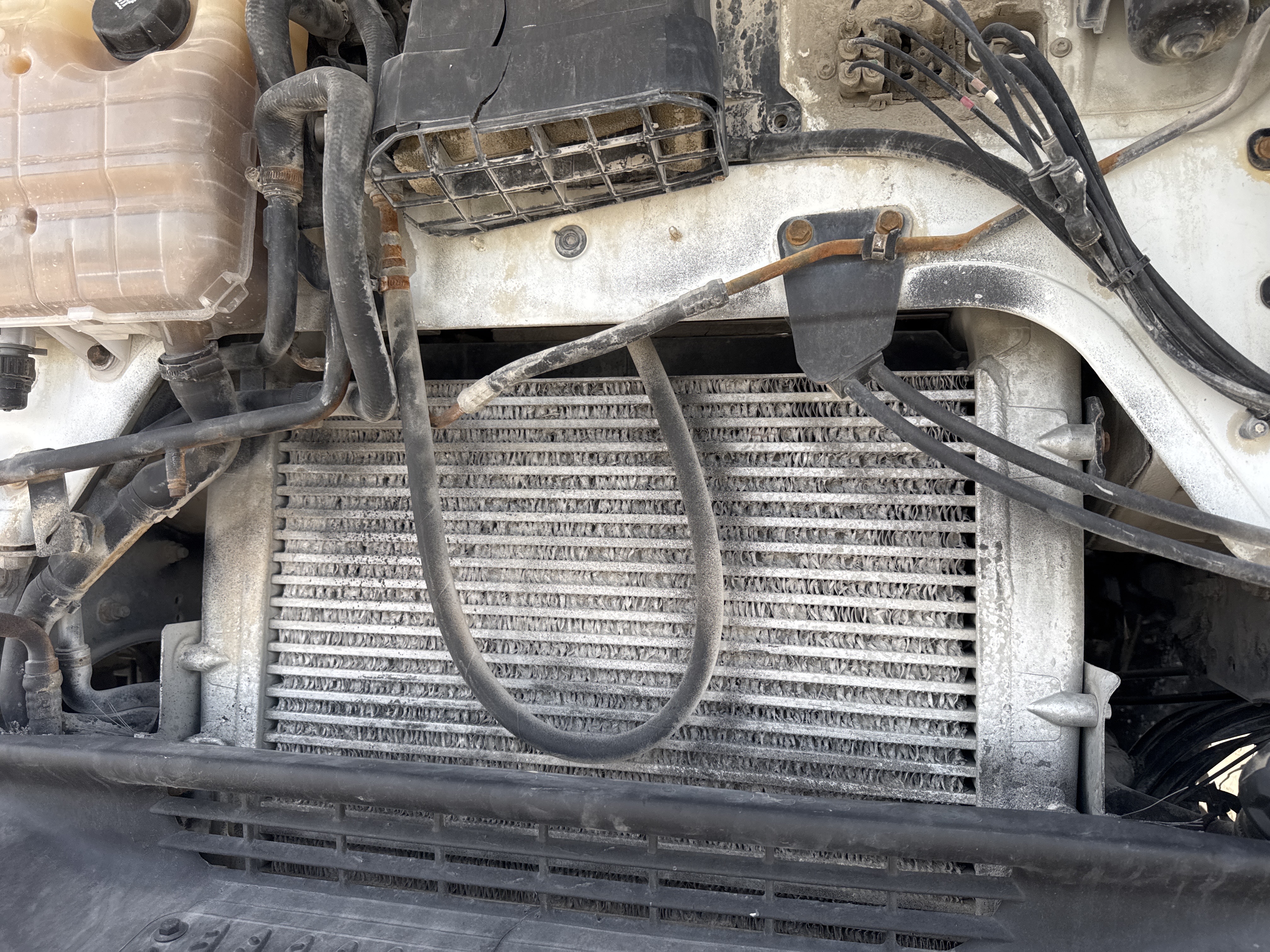 CMT-001-Renault-Kerax-Concrete-mixer-trucks-inspection-Engine-Radiator,-oil-cooler-and-air-cooler-3