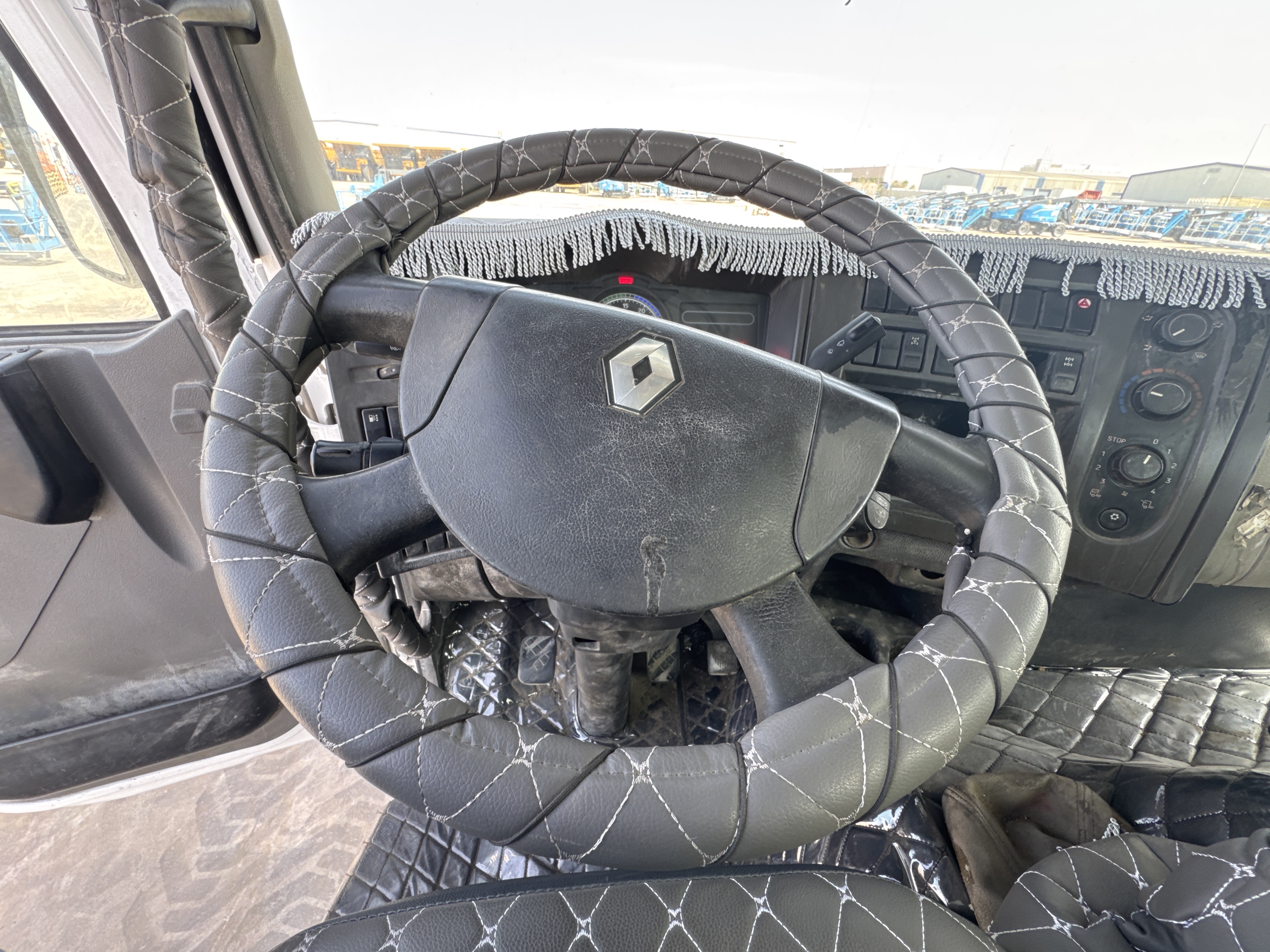 CMT-001-Renault-Kerax-Concrete-mixer-trucks-inspection-Cabin-Steering-controls-1
