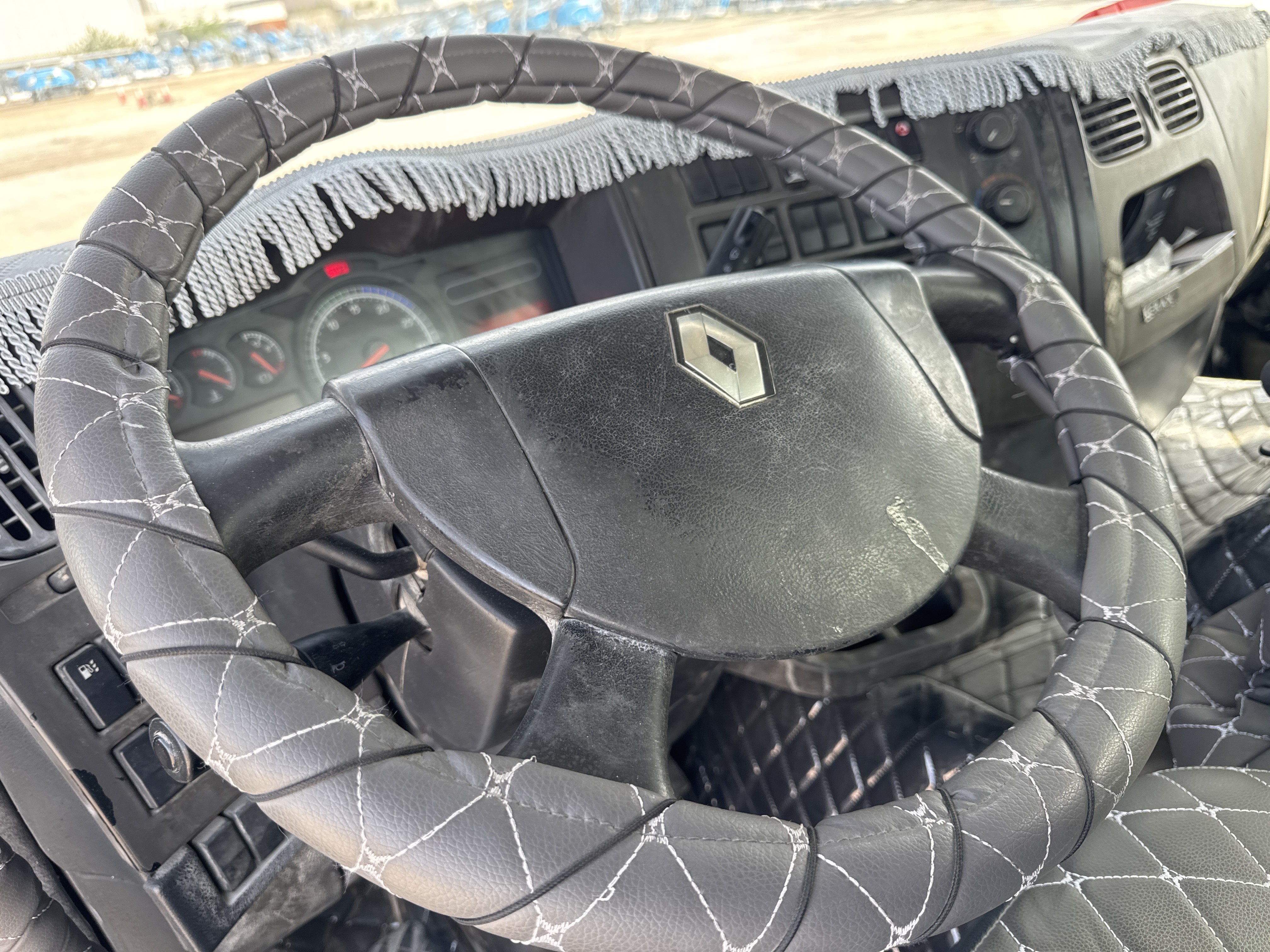 CMT-001-Renault-Kerax-Concrete-mixer-trucks-inspection-Cabin-Steering-controls-1