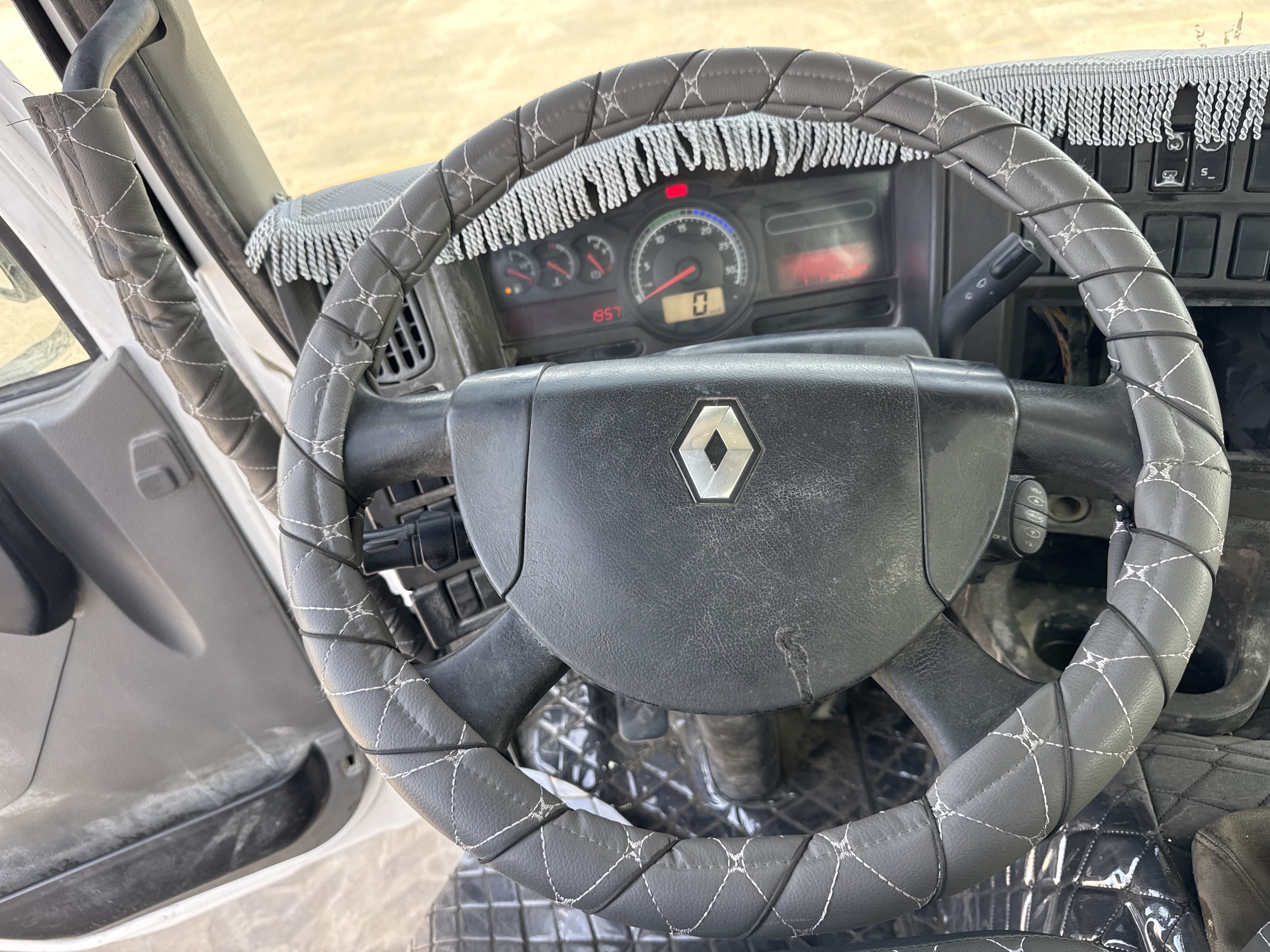 CMT-001-Renault-Kerax-Concrete-mixer-trucks-inspection-Cabin-Steering-controls-1