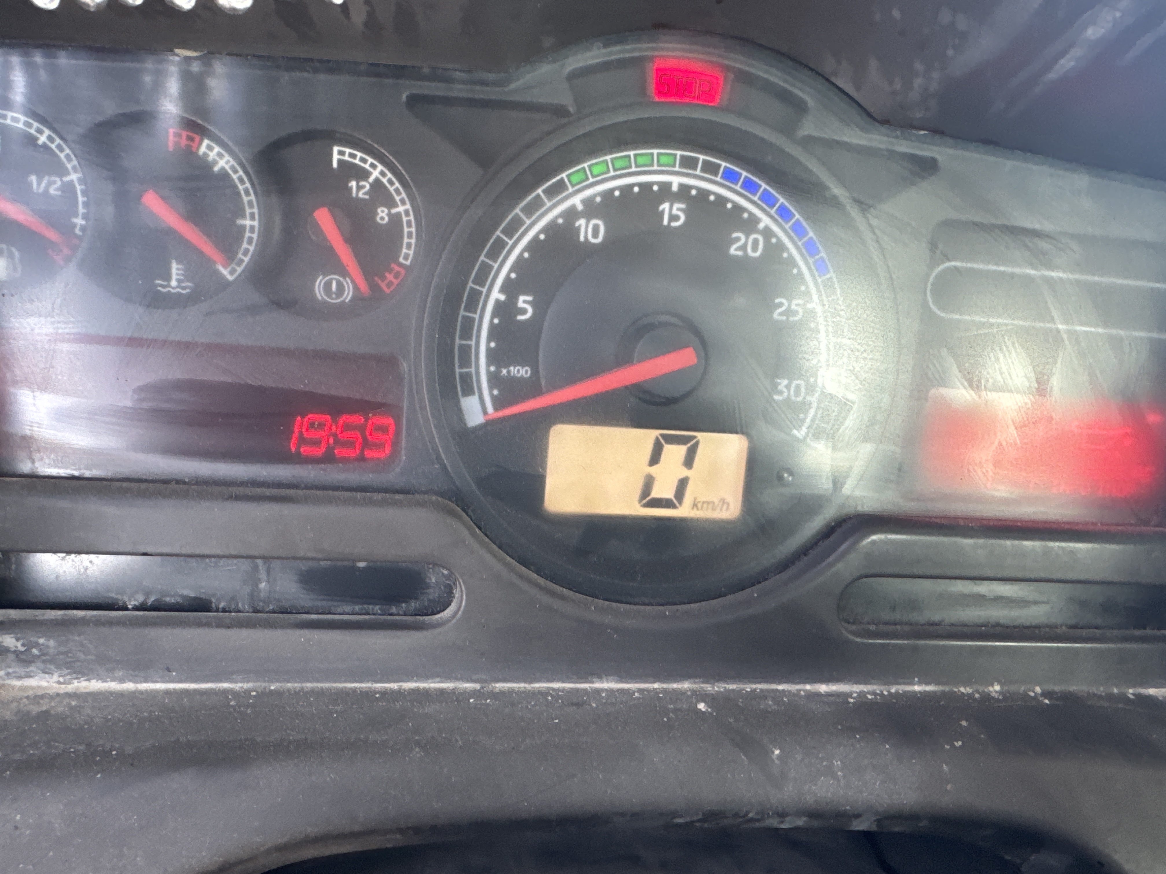 CMT-001-Renault-Kerax-Concrete-mixer-trucks-inspection-Cabin-Instrument-cluster-1