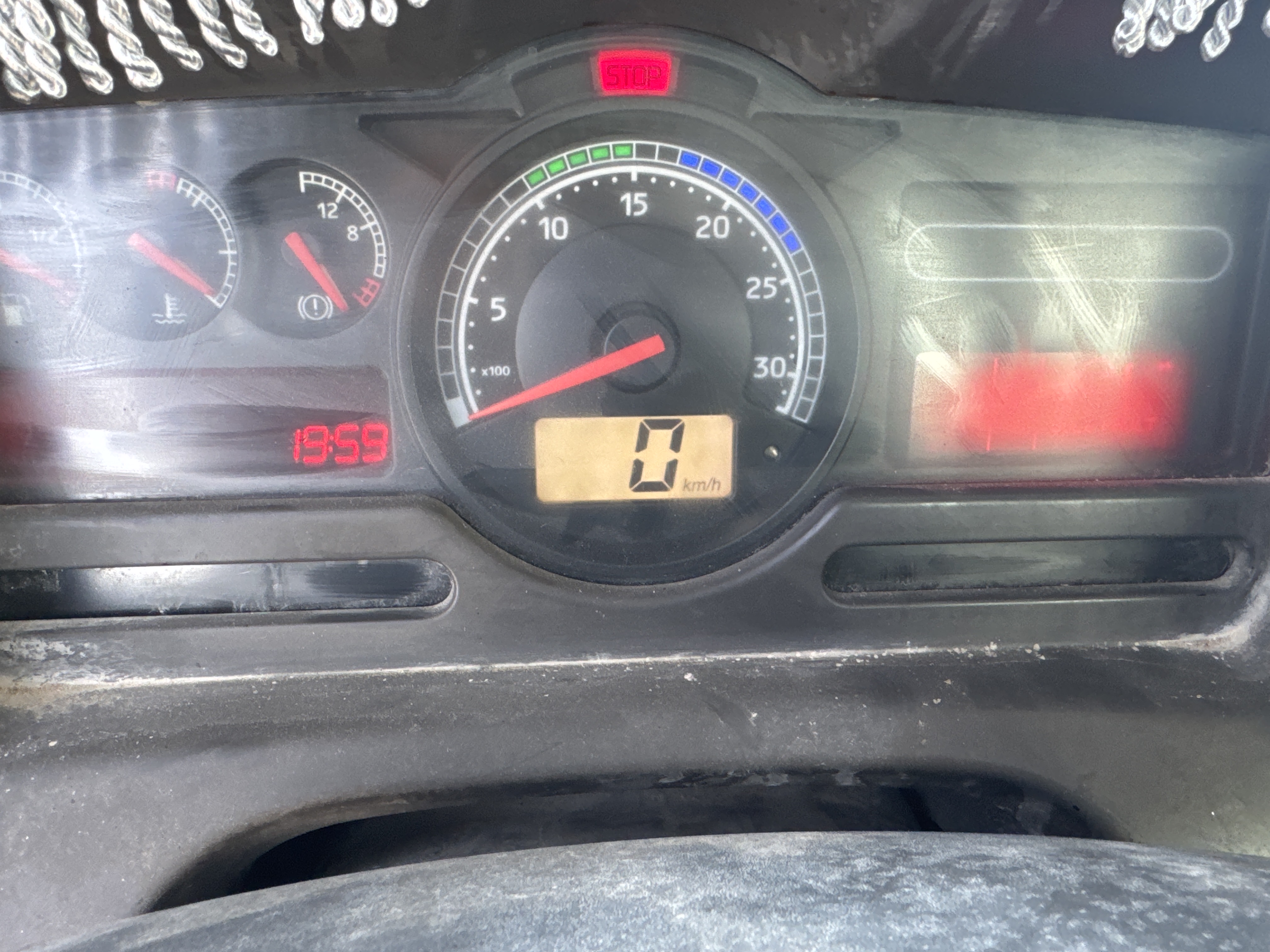 CMT-001-Renault-Kerax-Concrete-mixer-trucks-inspection-Cabin-Instrument-cluster-1