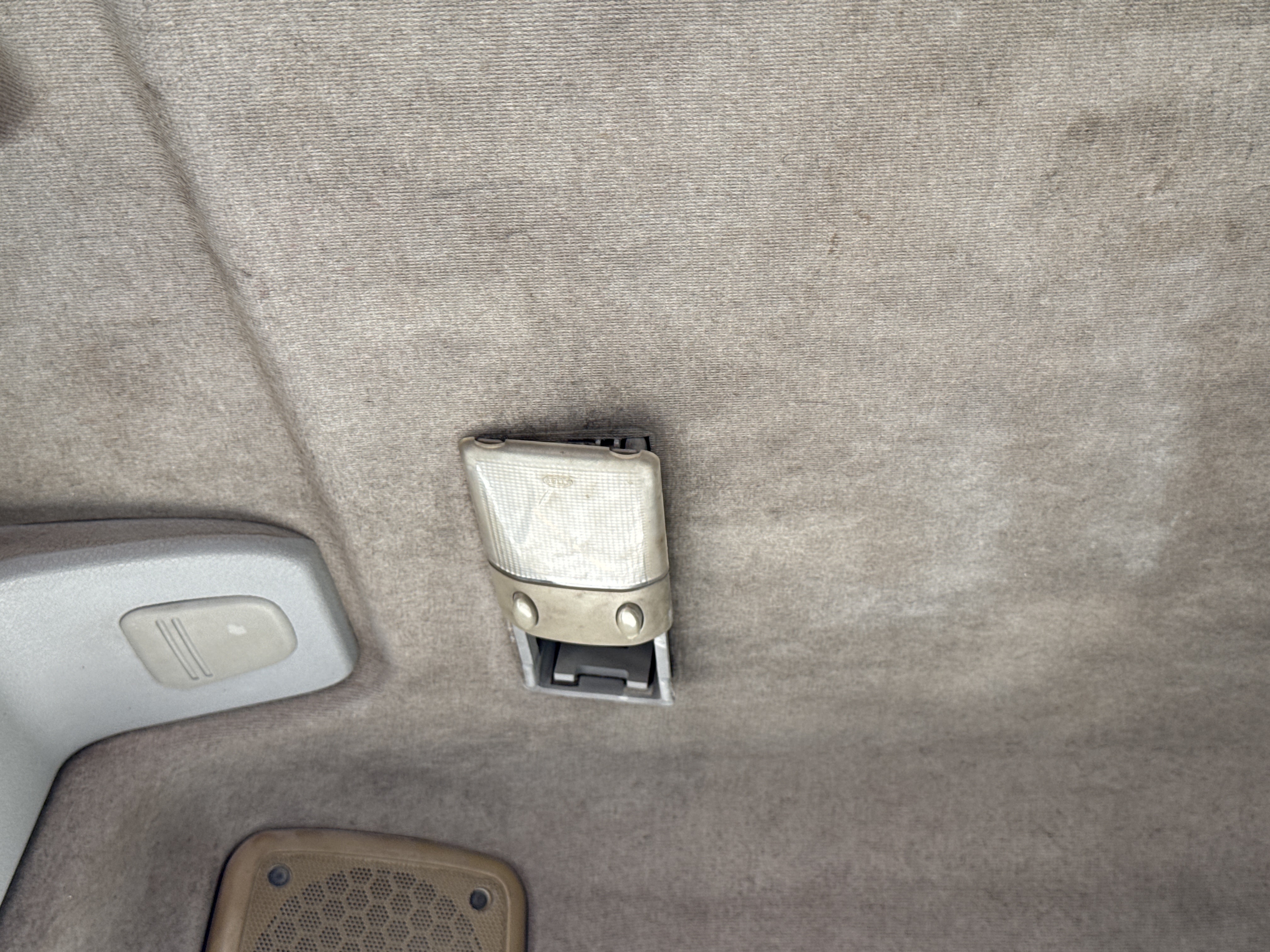 CMT-001-Renault-Kerax-Concrete-mixer-trucks-inspection-Cabin-Cabin-light-1