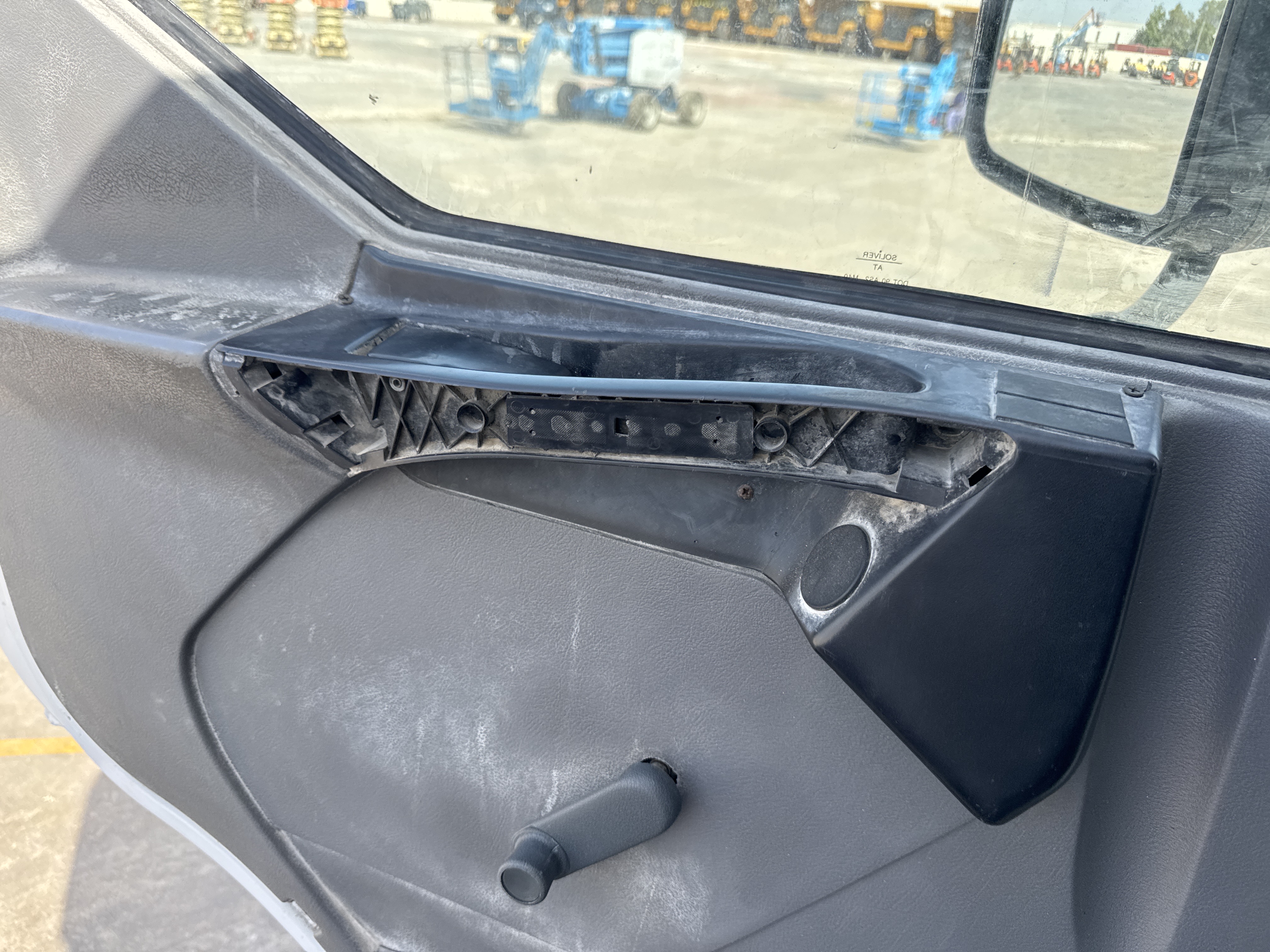 CMT-001-Renault-Kerax-Concrete-mixer-trucks-inspection-Cabin-Door-handles-1