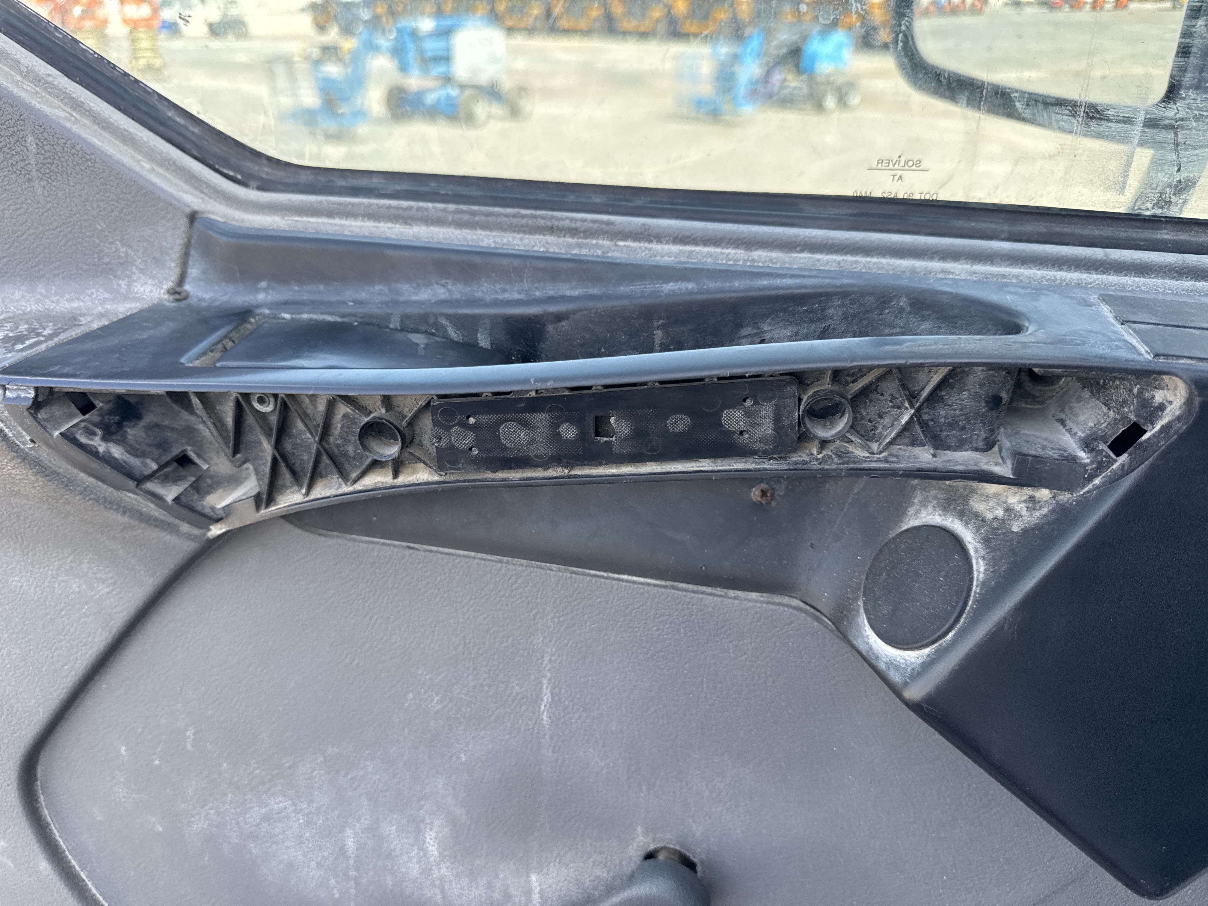 CMT-001-Renault-Kerax-Concrete-mixer-trucks-inspection-Cabin-Door-handles-1