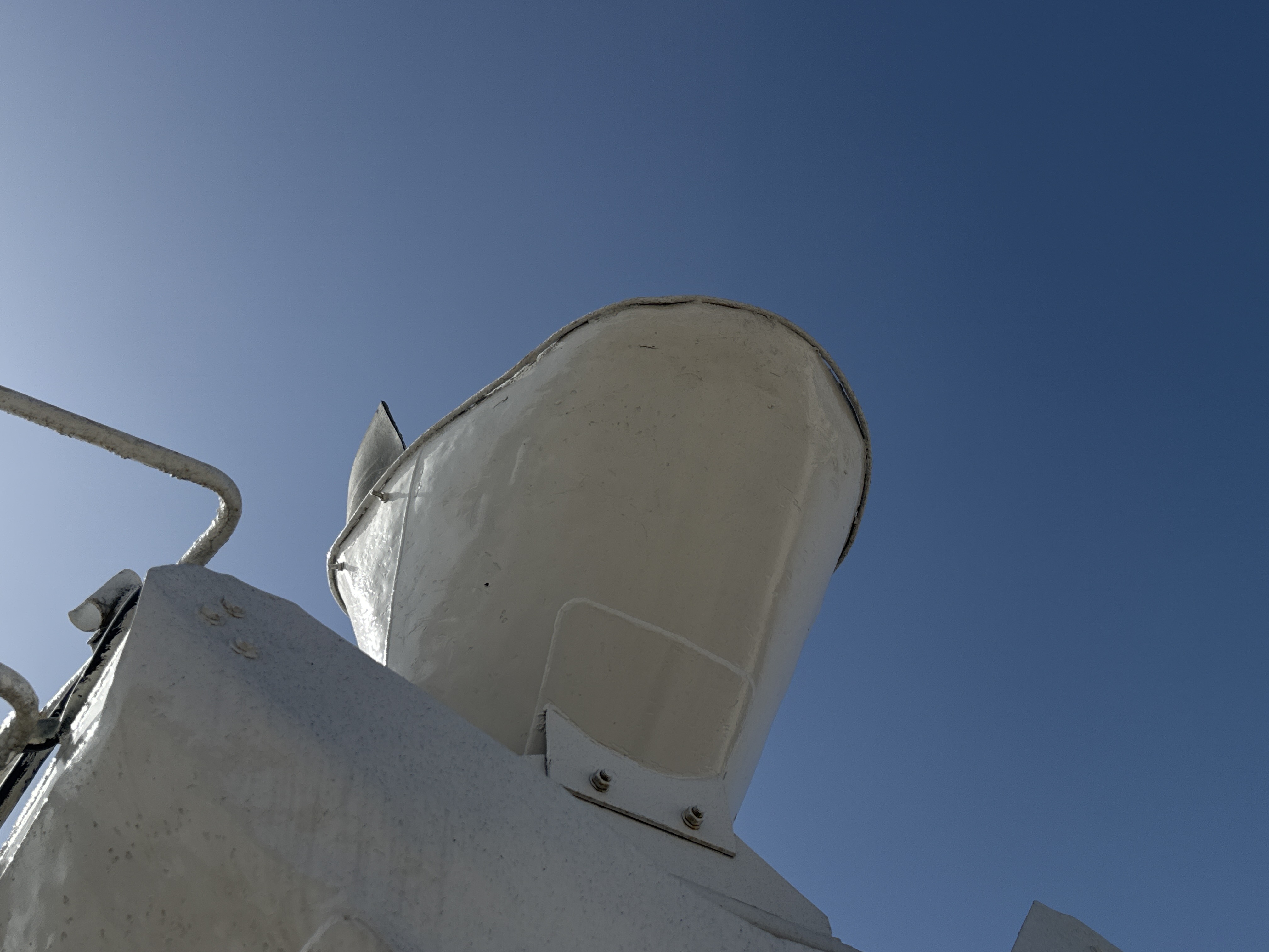 CMT-001-Renault-Kerax-Concrete-mixer-trucks-inspection-Concrete-mixing-system-Feed-hopper-1