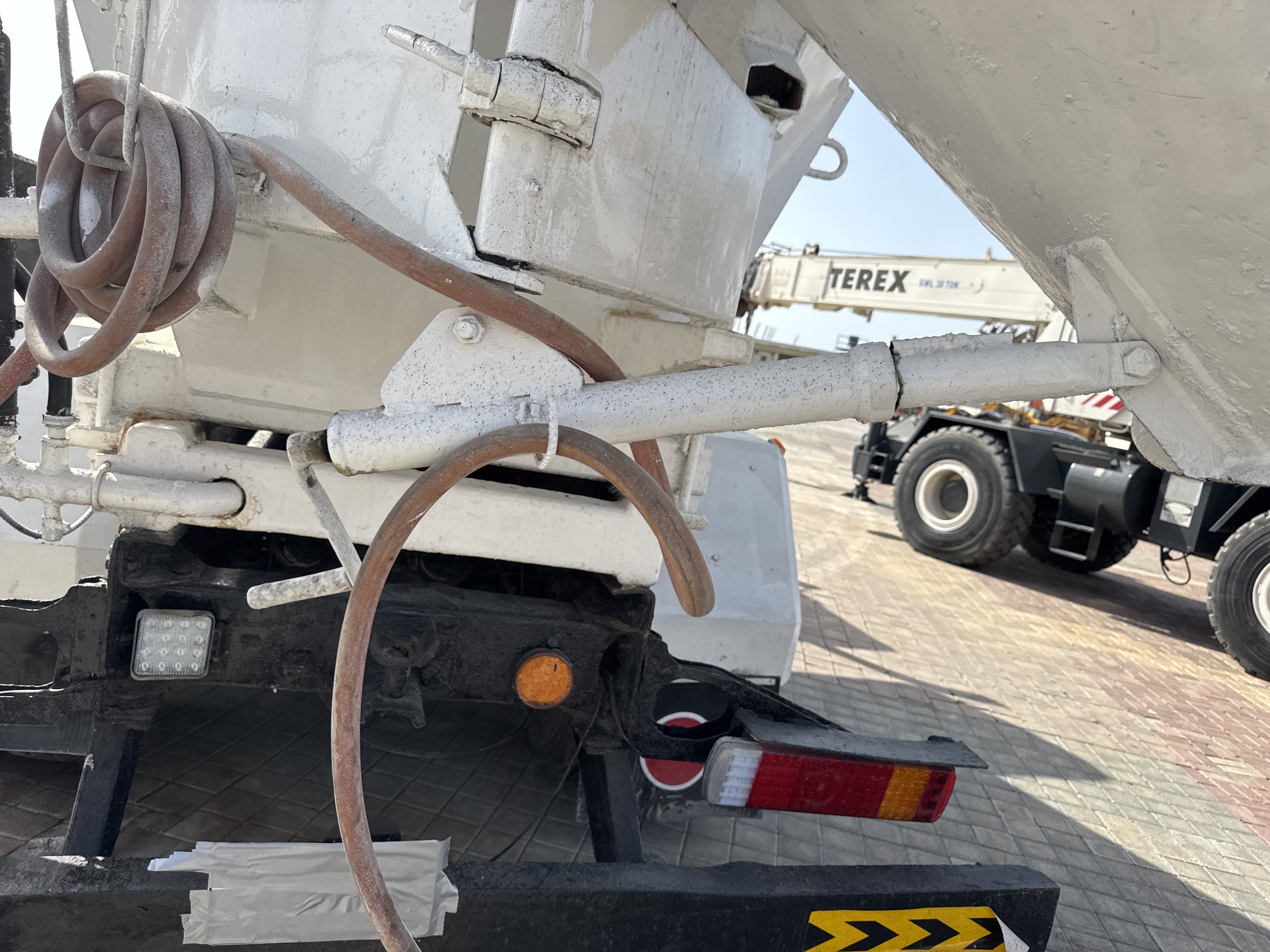 CMT-001-Renault-Kerax-Concrete-mixer-trucks-inspection-Concrete-mixing-system-Rotating-shaft-1