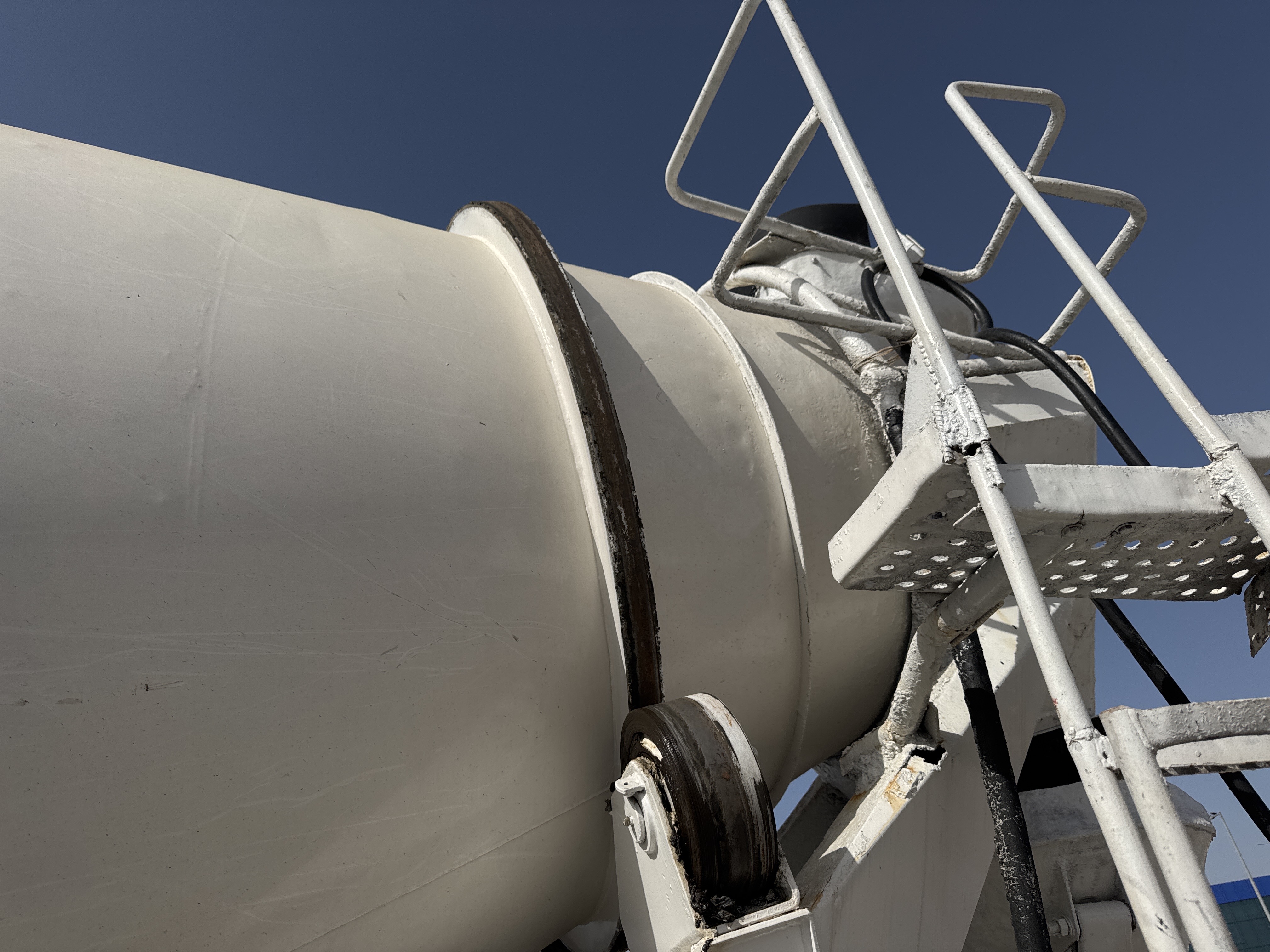 CMT-001-Renault-Kerax-Concrete-mixer-trucks-inspection-Concrete-mixing-system-Track-1