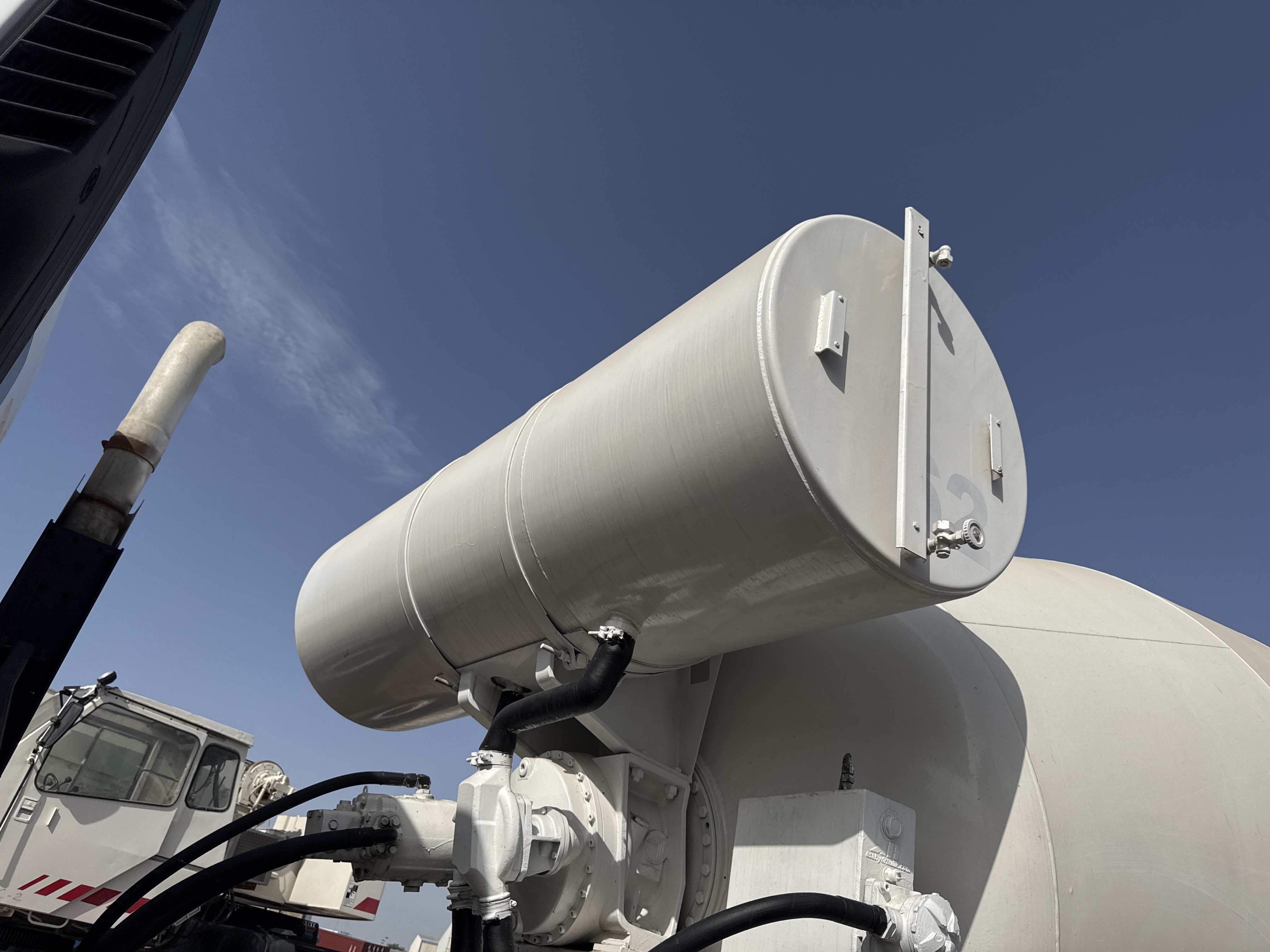 CMT-001-Renault-Kerax-Concrete-mixer-trucks-inspection-Concrete-mixing-system-Water-tank-1