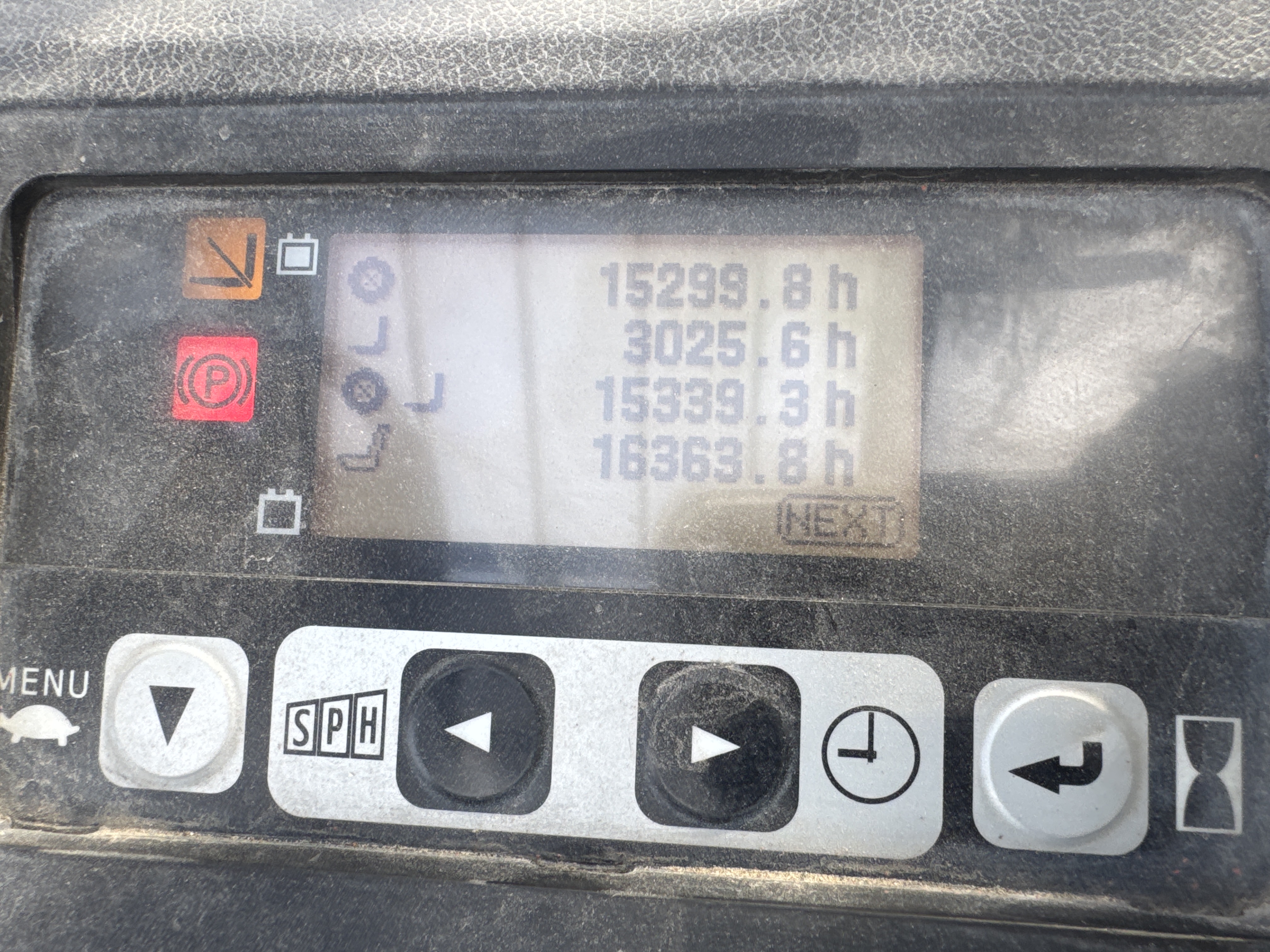 FLM-016-Toyota-8FBCU25-Forklifts-inspection-General-Hour-meter-1