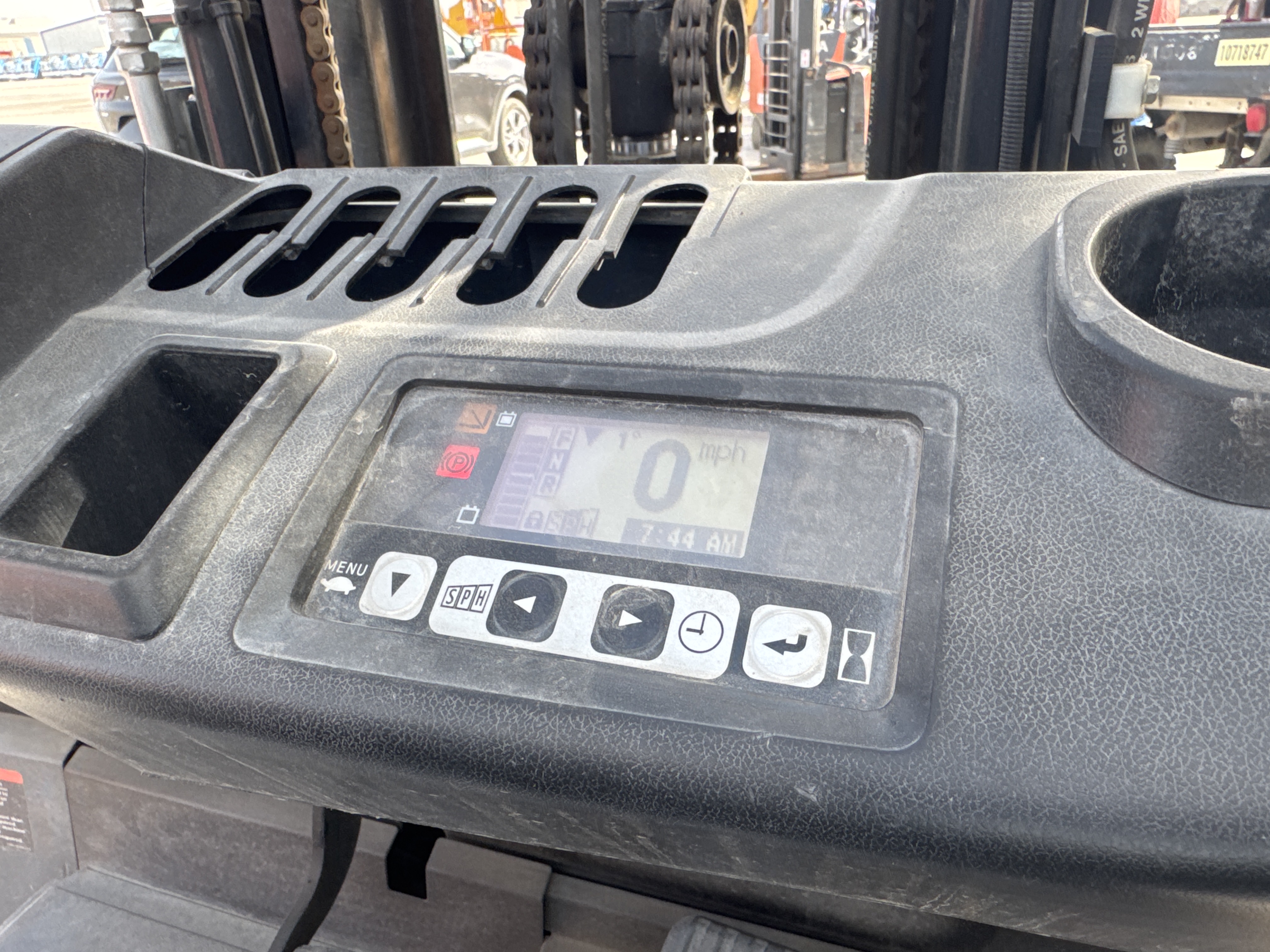 FLM-016-Toyota-8FBCU25-Forklifts-inspection-Cabin-Electronic-instrument-board-1