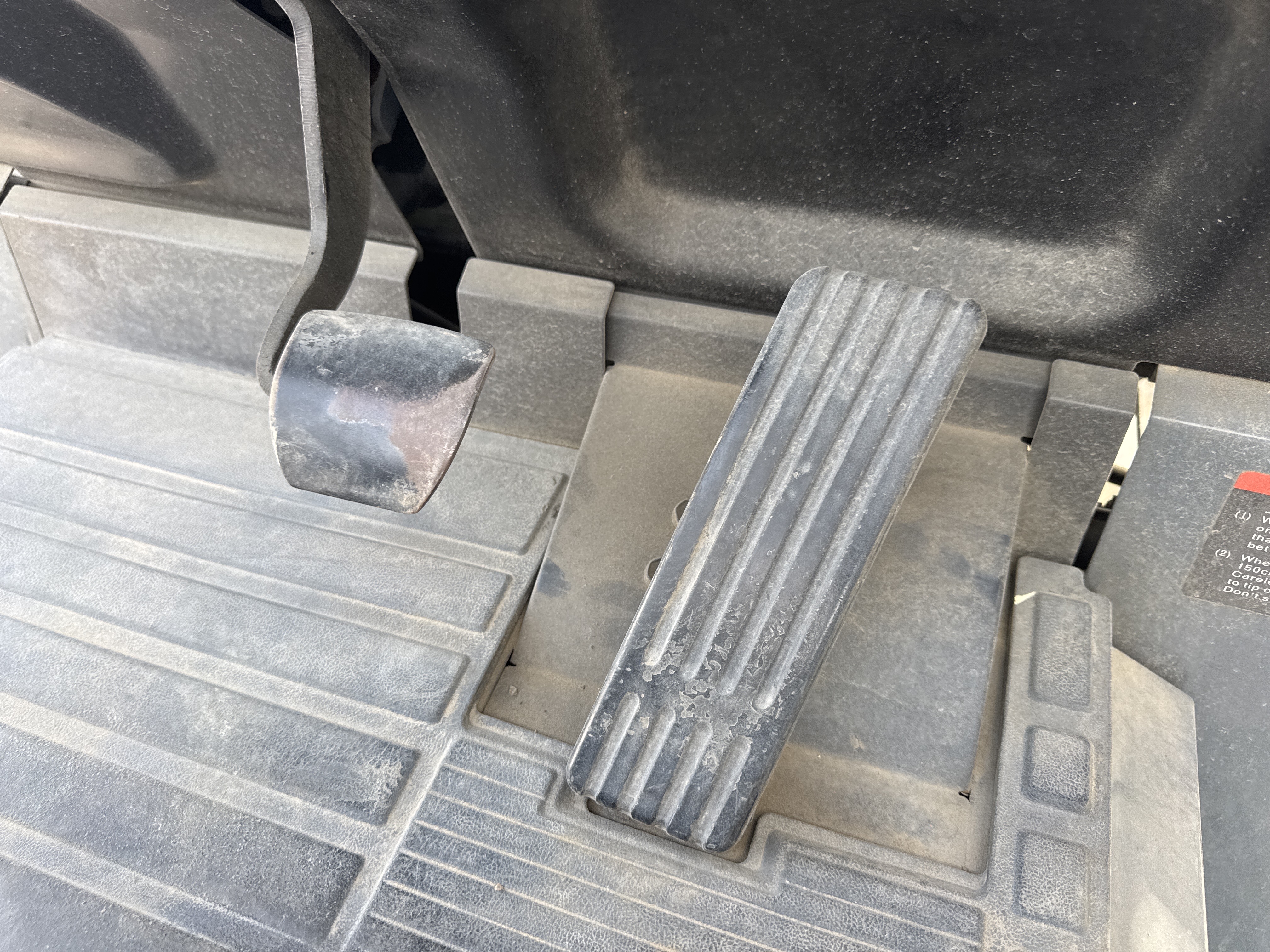 FLM-016-Toyota-8FBCU25-Forklifts-inspection-Cabin-Pedals-1