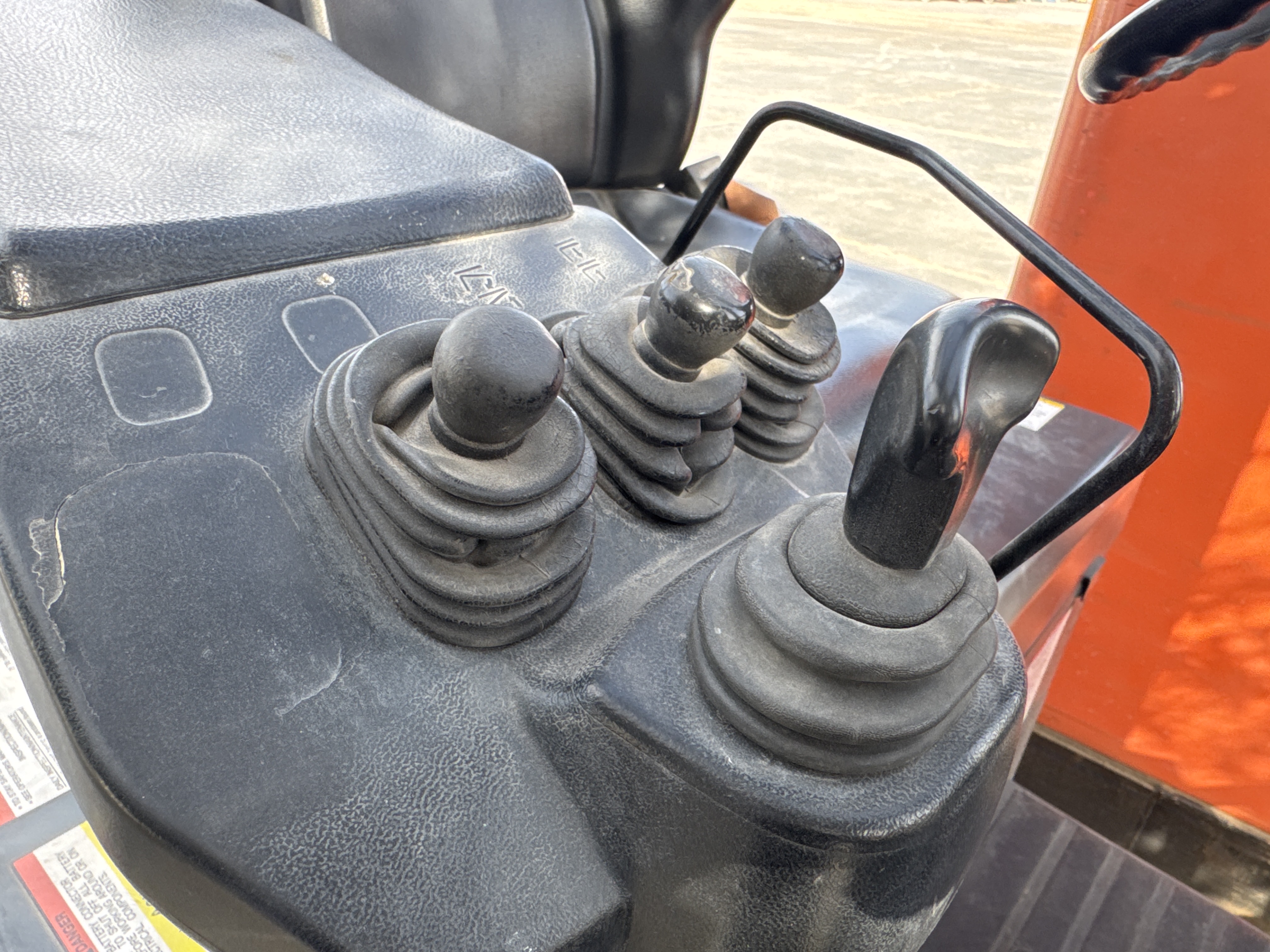 FLM-016-Toyota-8FBCU25-Forklifts-inspection-Cabin-Joysticks-1