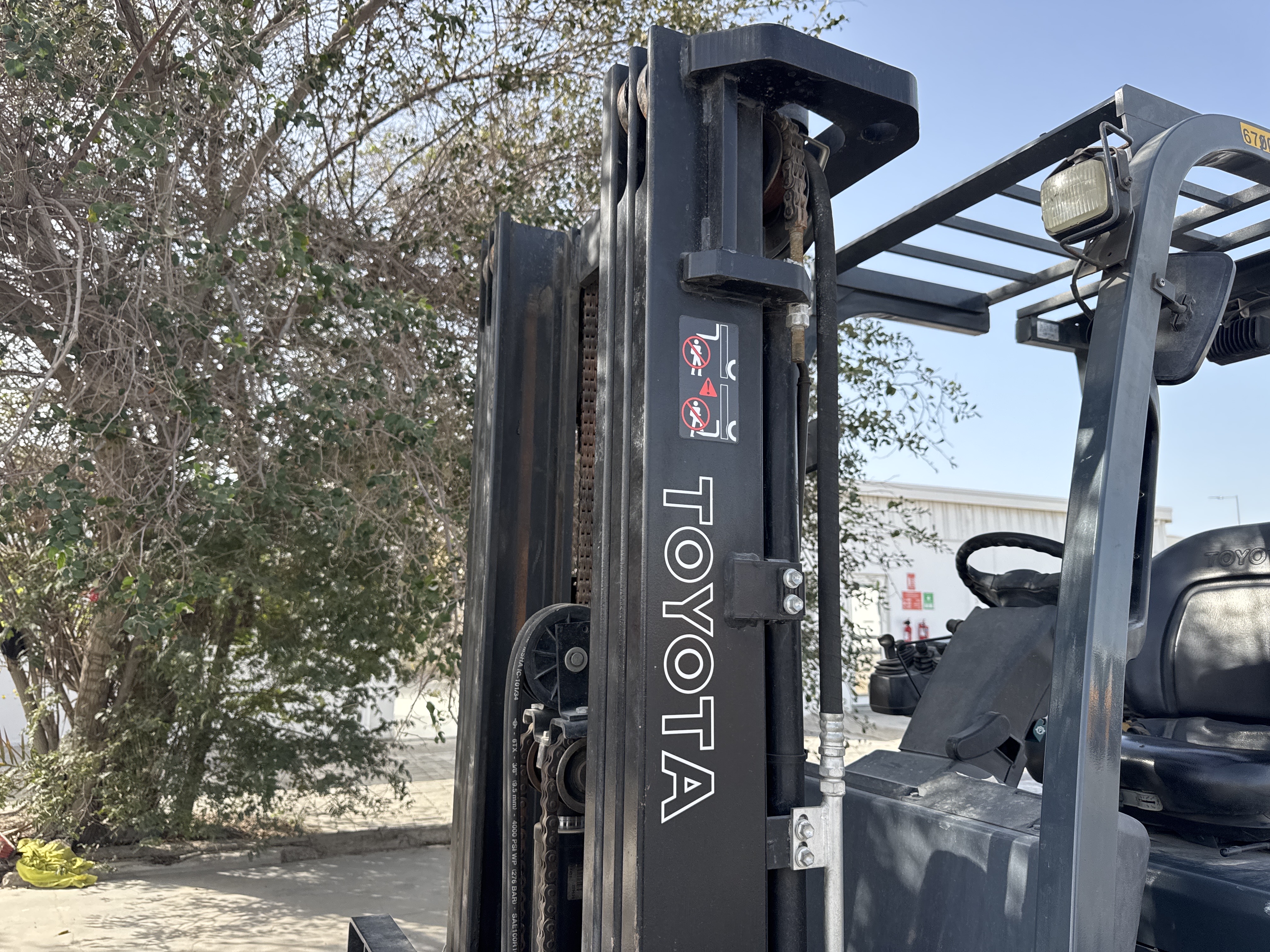 FLM-016-Toyota-8FBCU25-Forklifts-inspection-Chassis-Mast-1
