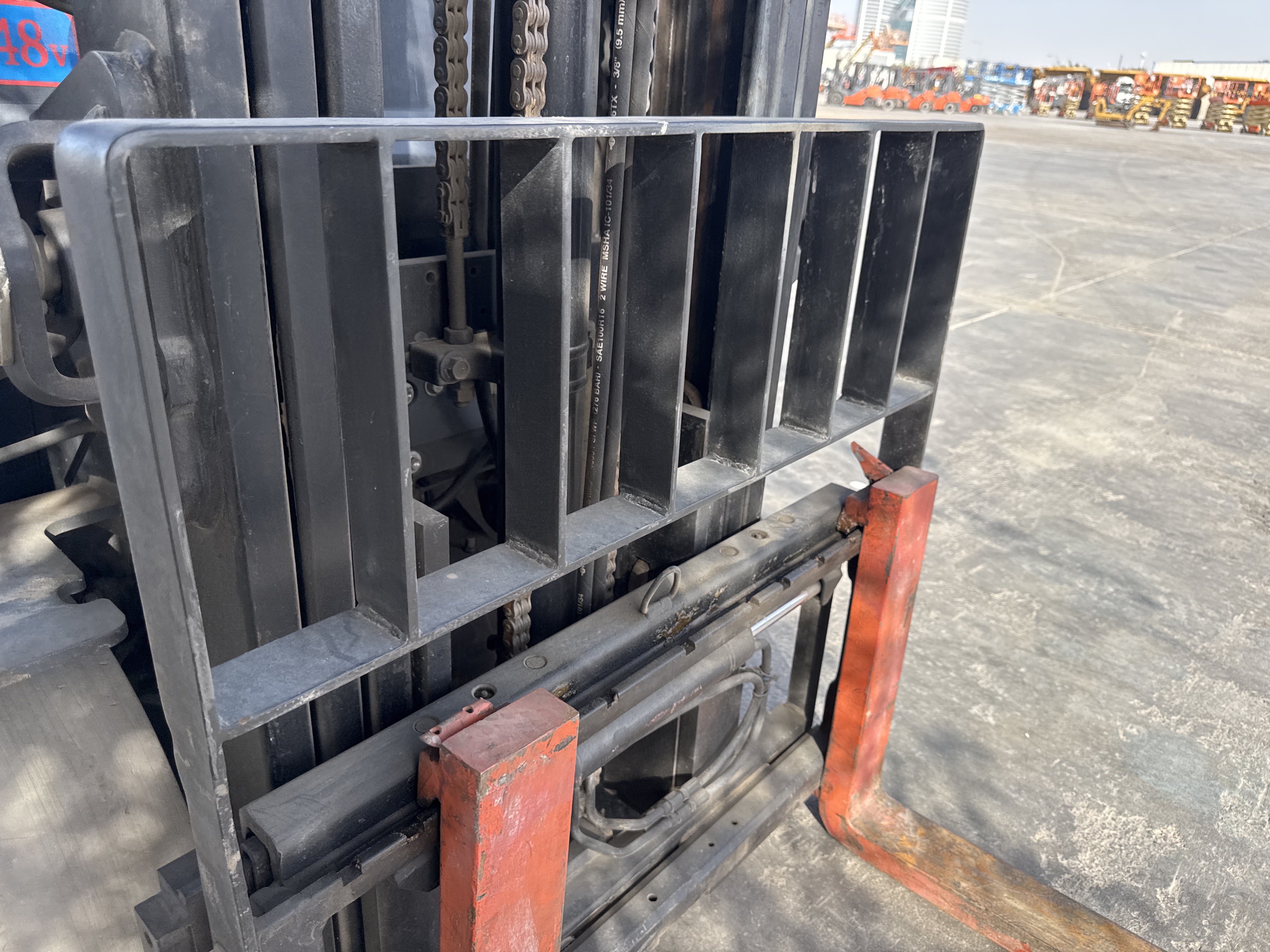 FLM-016-Toyota-8FBCU25-Forklifts-inspection-Chassis-Carriage-1