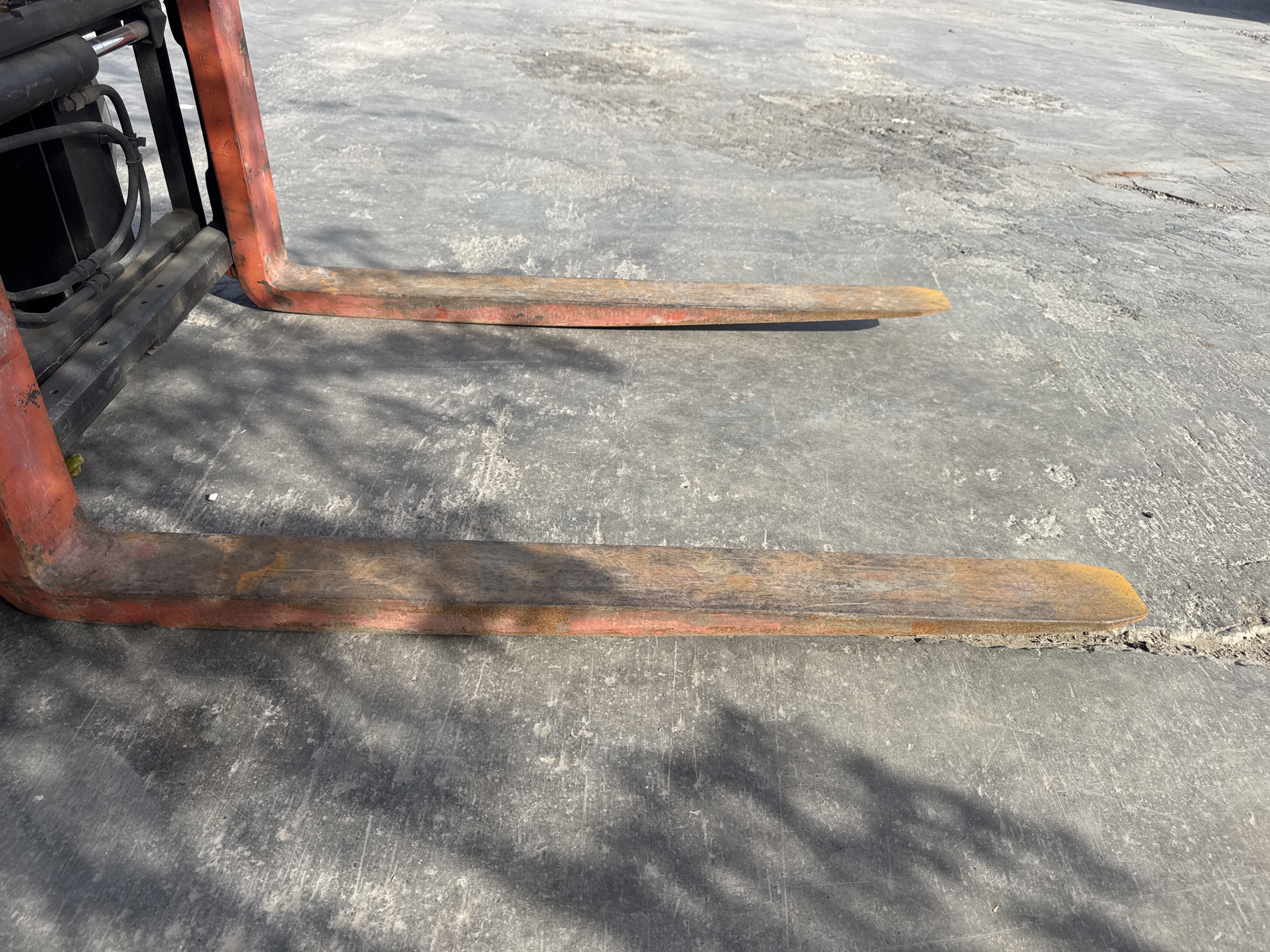 FLM-016-Toyota-8FBCU25-Forklifts-inspection-Chassis-Forks-1