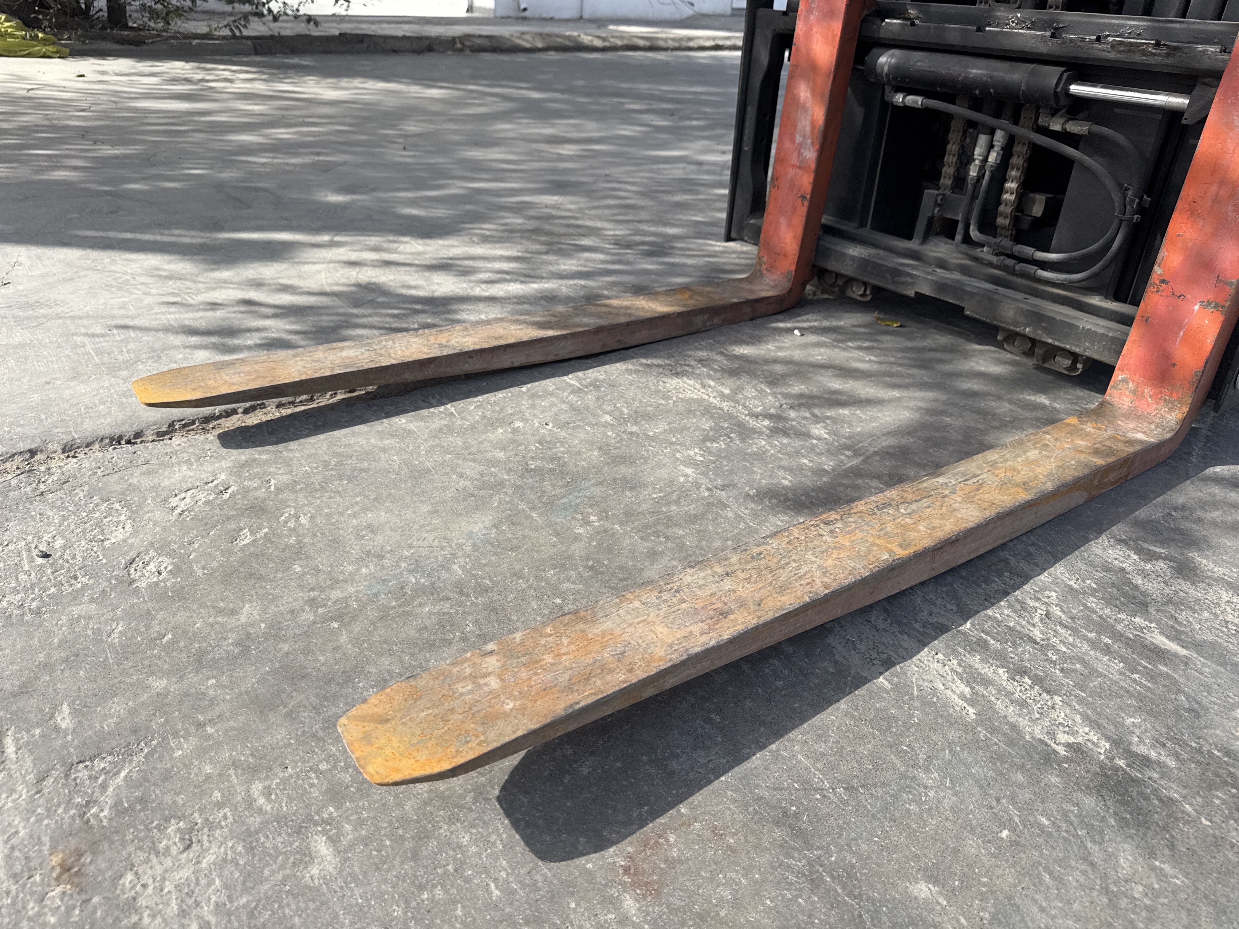 FLM-016-Toyota-8FBCU25-Forklifts-inspection-Chassis-Forks-1