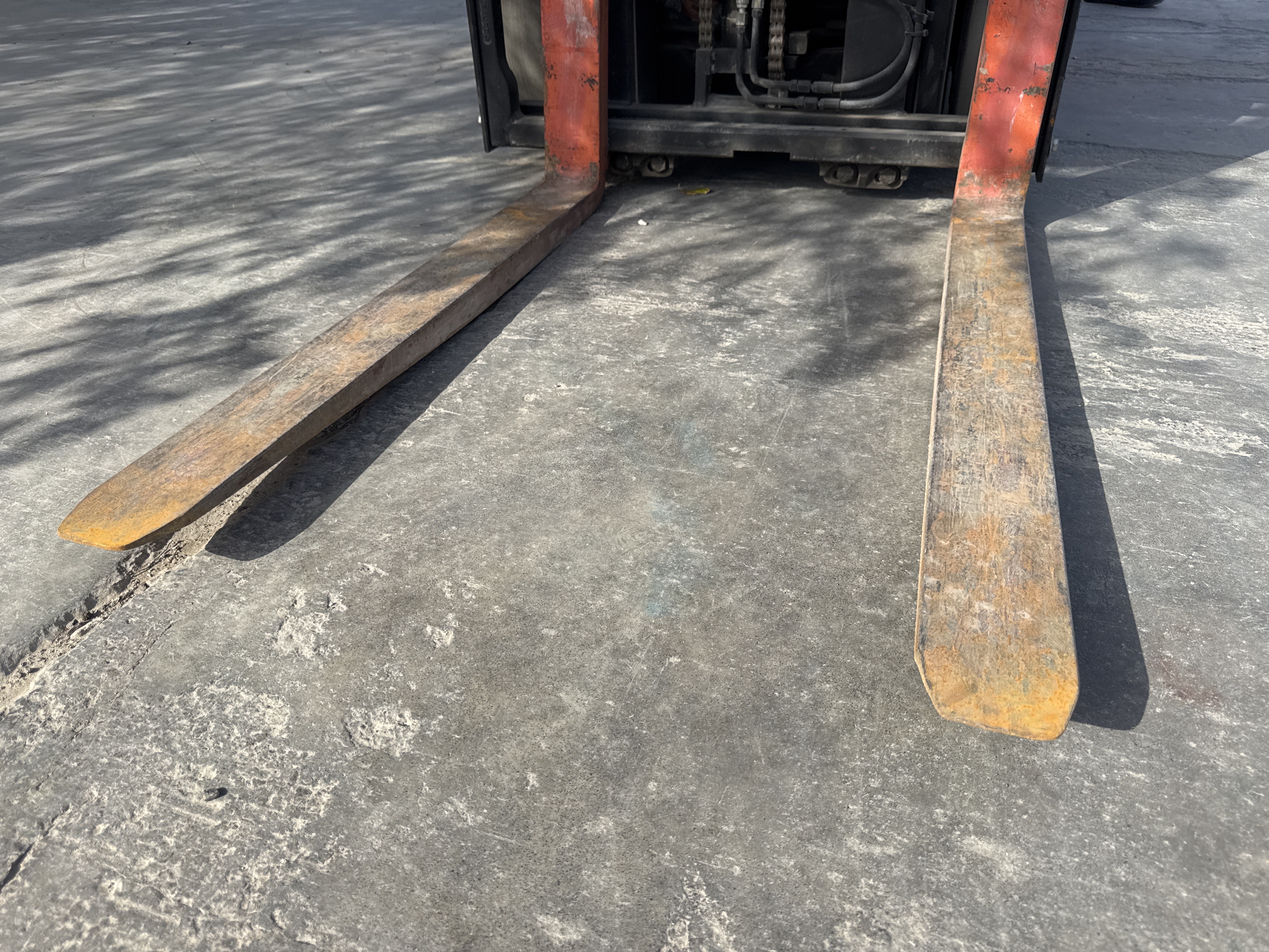 FLM-016-Toyota-8FBCU25-Forklifts-inspection-Chassis-Forks-1