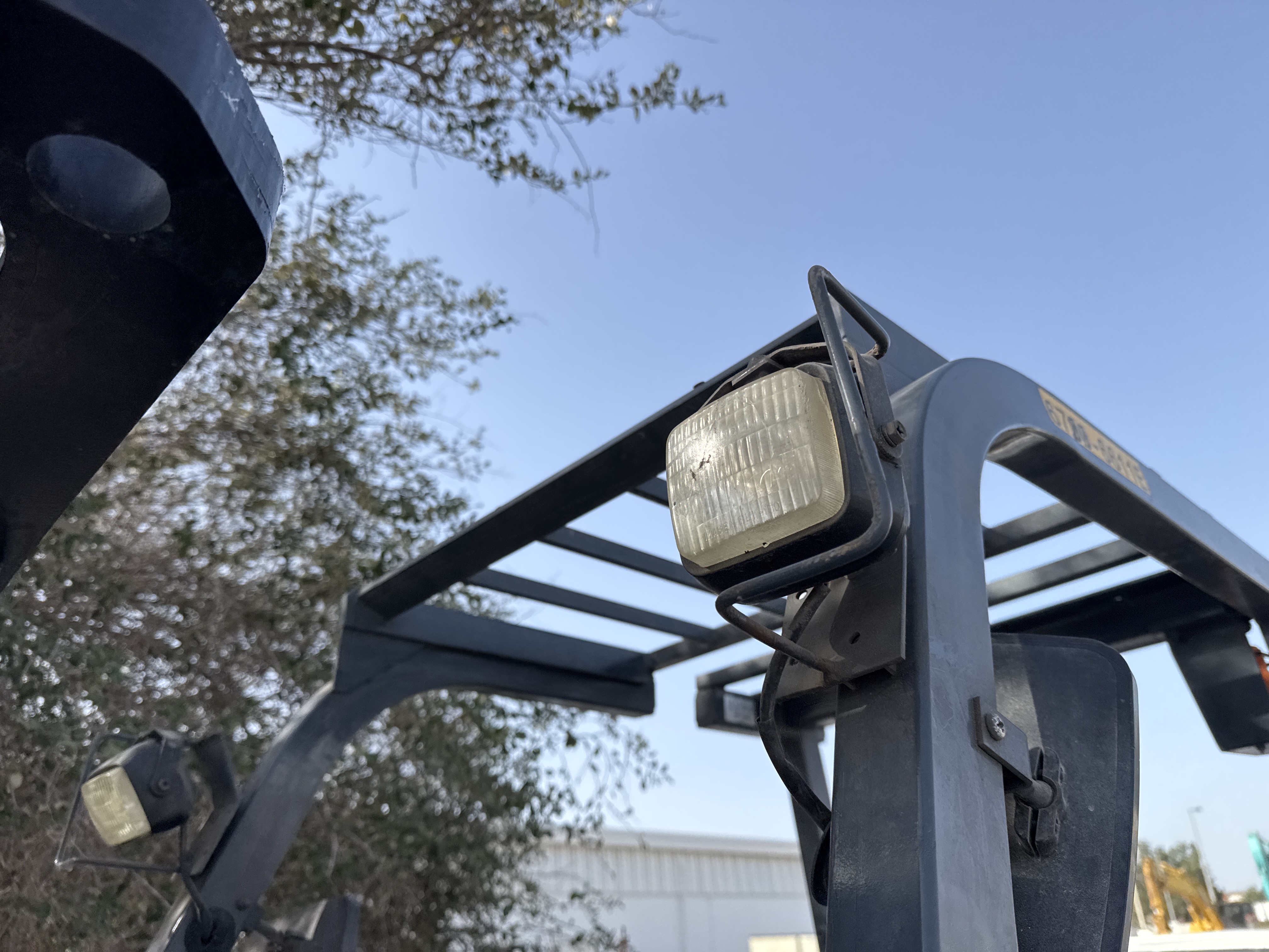 FLM-016-Toyota-8FBCU25-Forklifts-inspection-Electronics-Lights-and-signals-1
