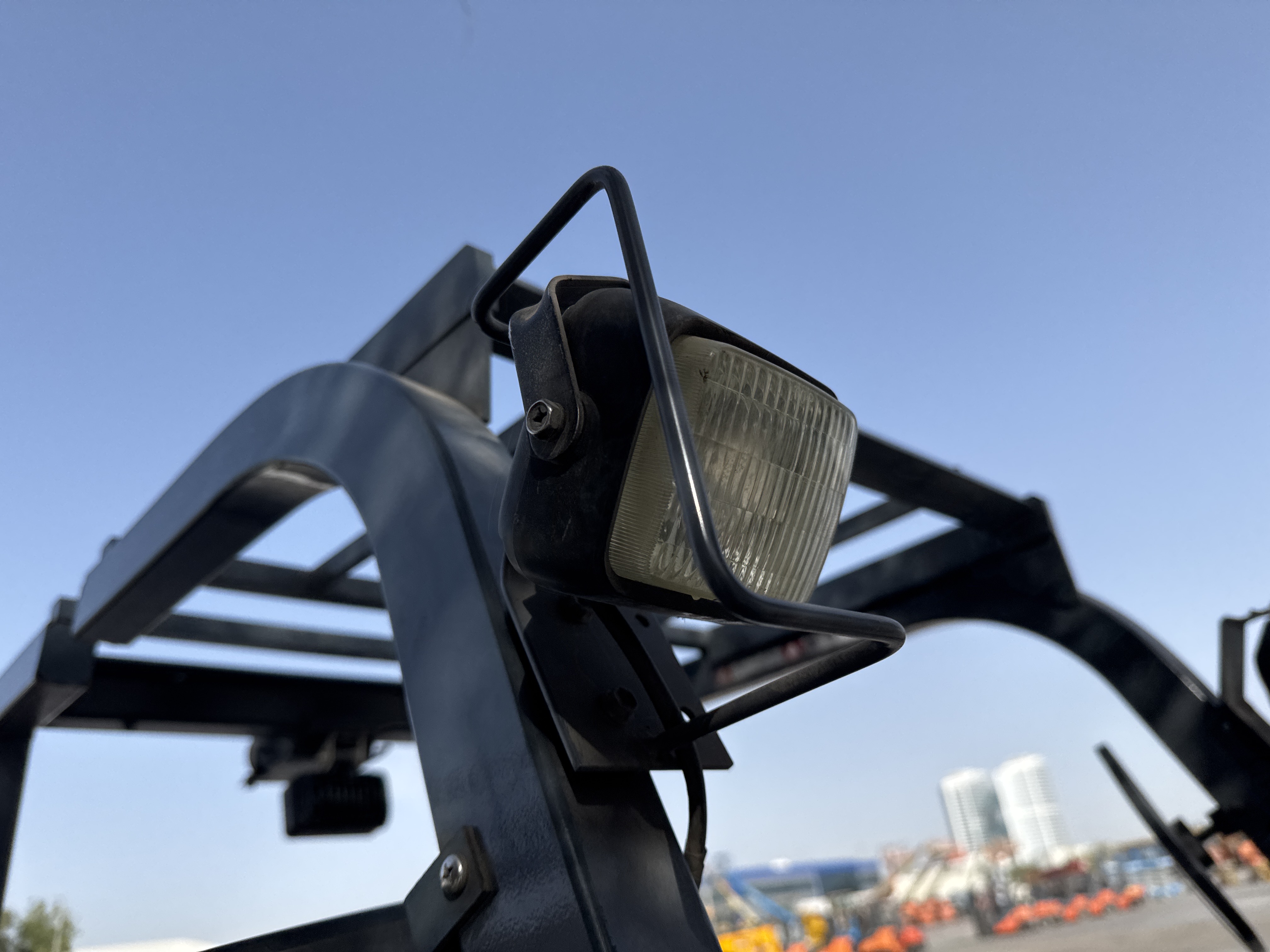FLM-016-Toyota-8FBCU25-Forklifts-inspection-Electronics-Lights-and-signals-1