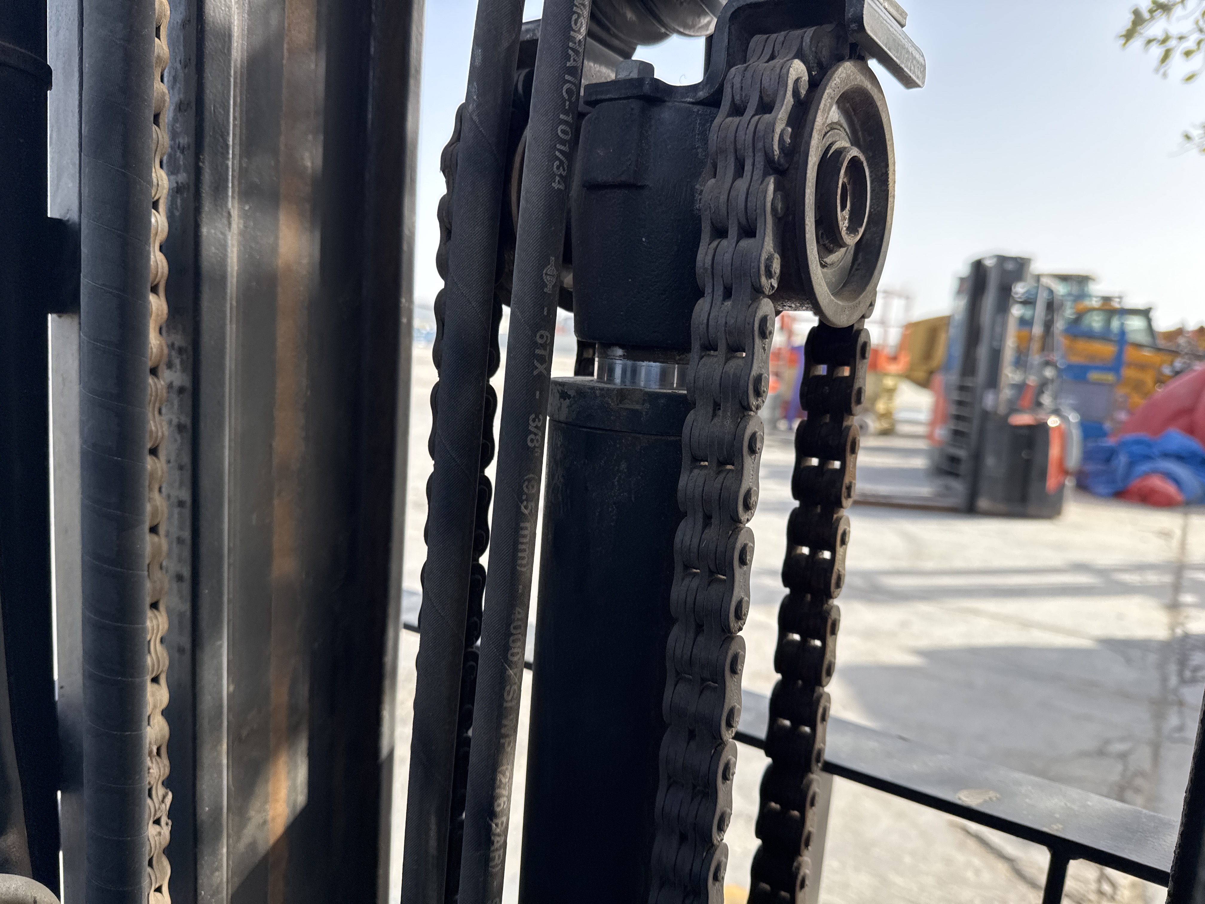 FLM-016-Toyota-8FBCU25-Forklifts-inspection-Hydraulics-Lift-cylinders-1