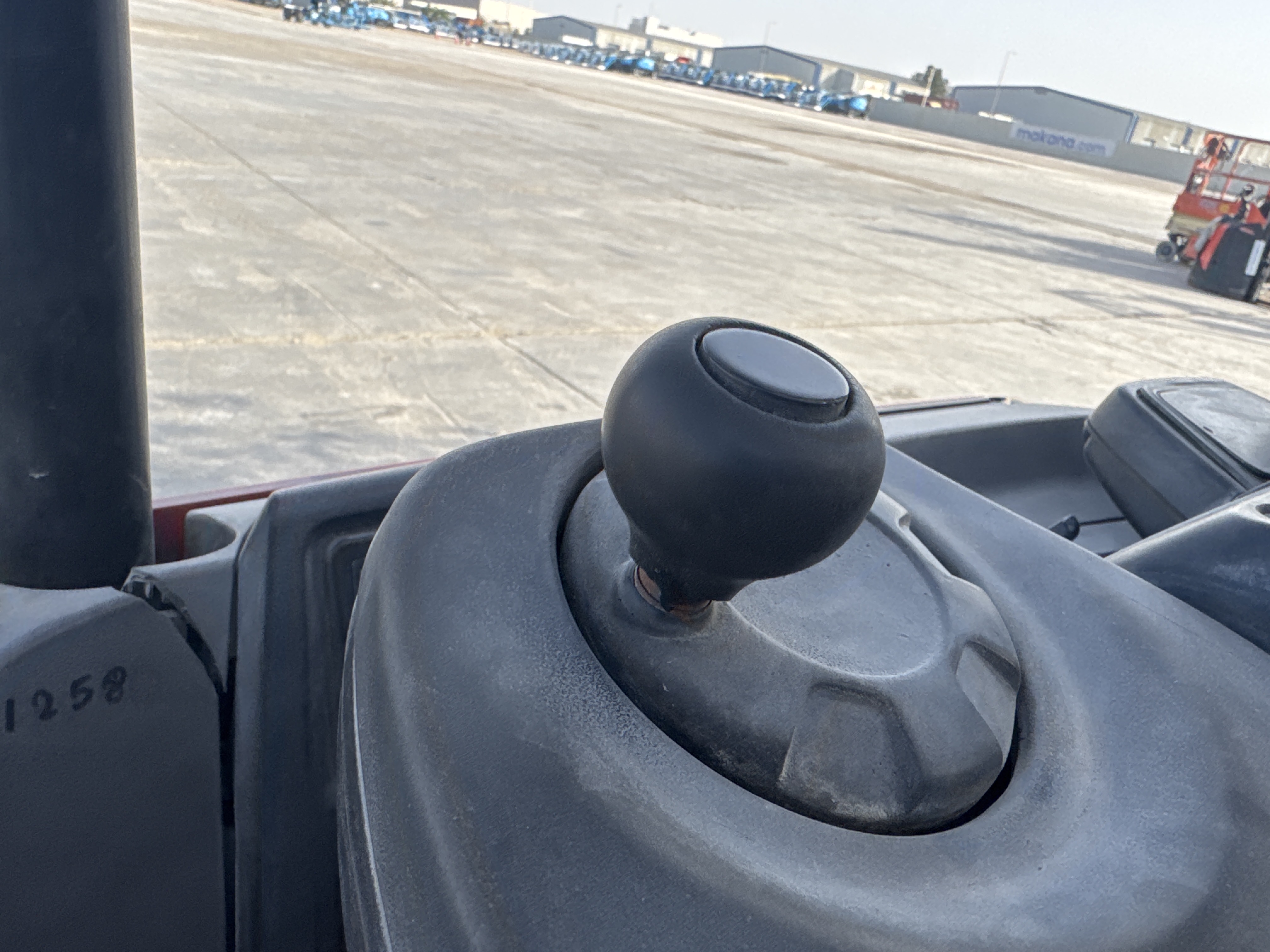 RTM-003-Toyota-Reflex-RRE160M-Reach-trucks-inspection-Cabin-Joysticks-1