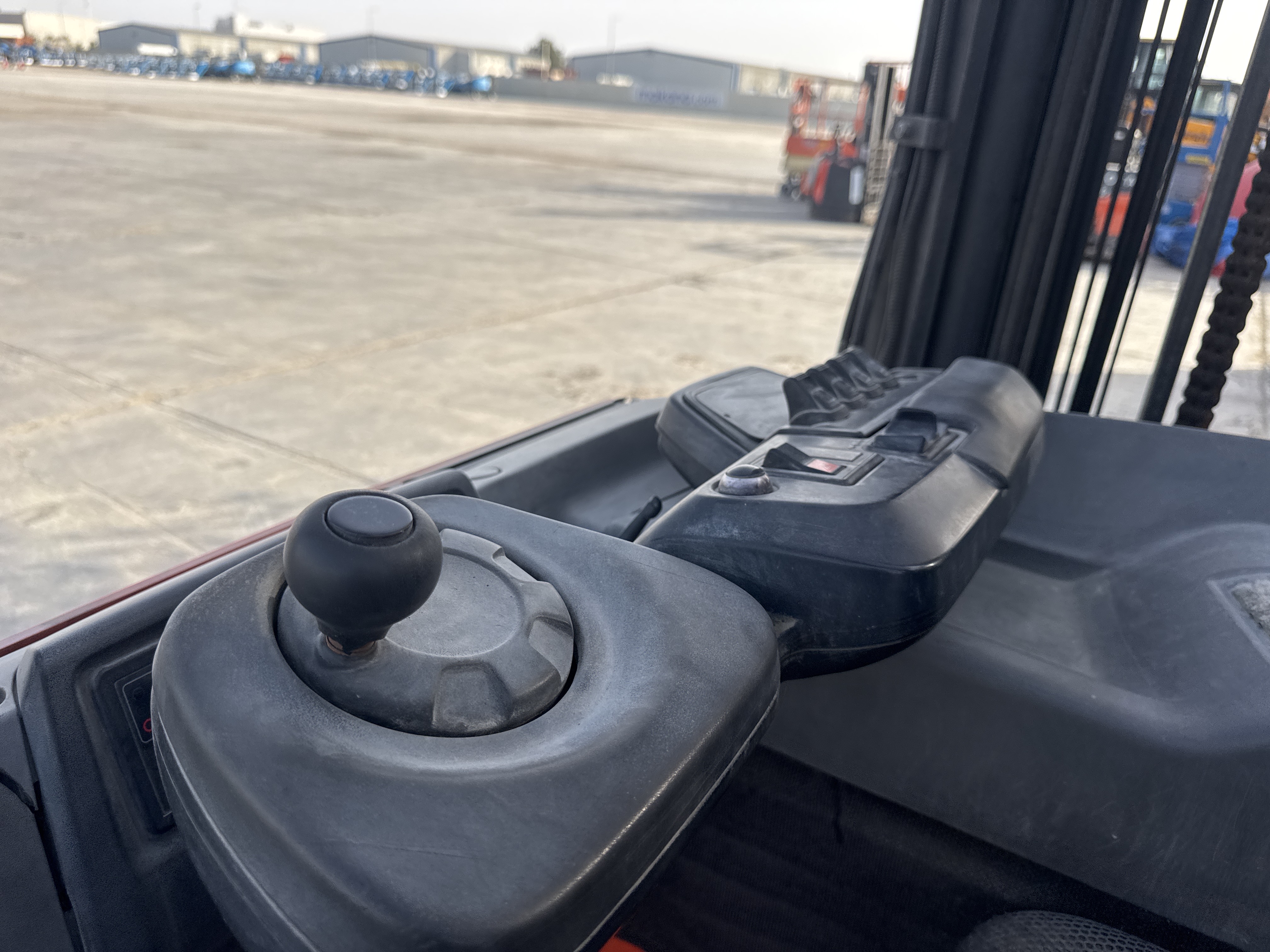 RTM-003-Toyota-Reflex-RRE160M-Reach-trucks-inspection-Cabin-Direction-control-1