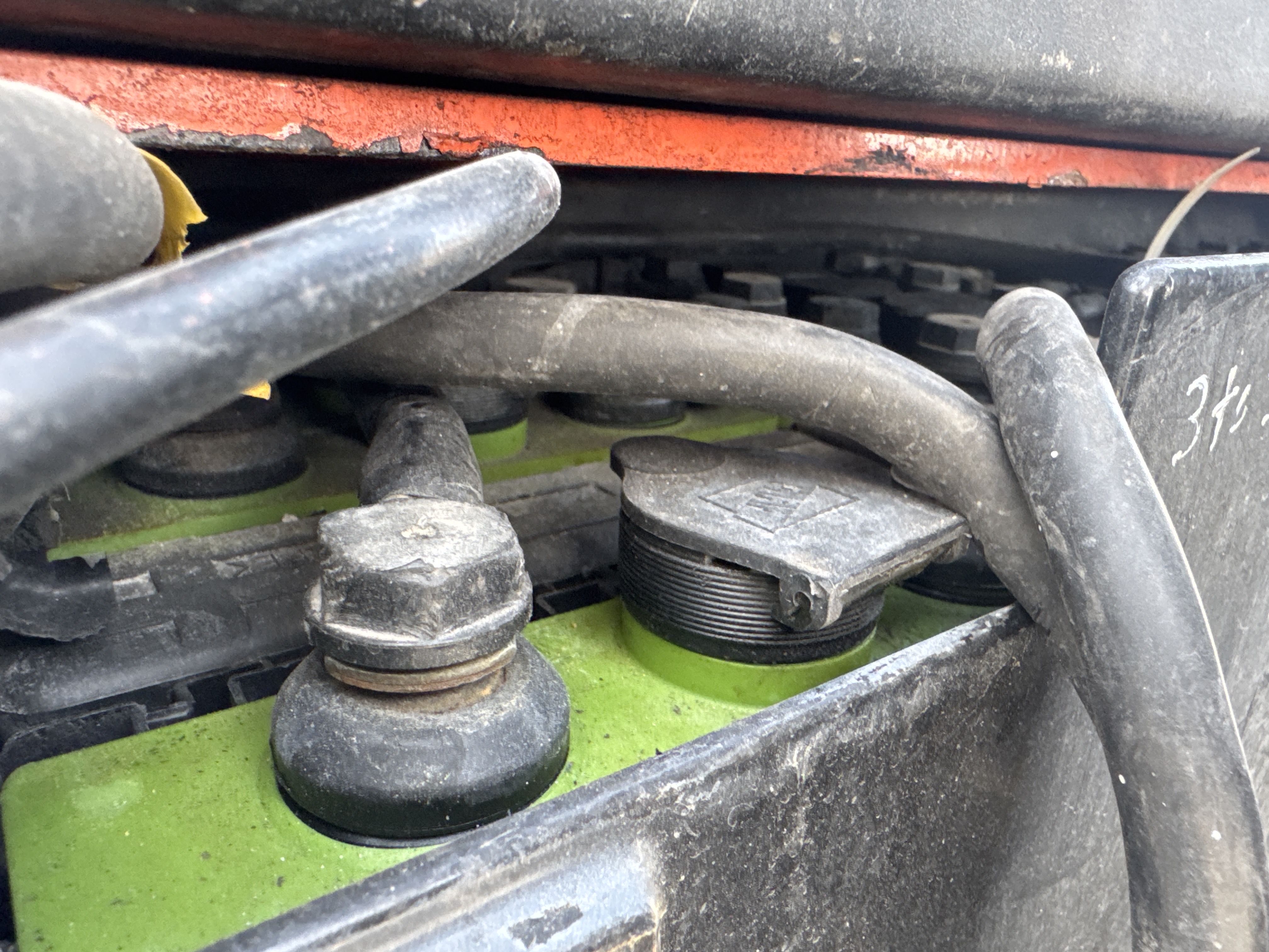 RTM-003-Toyota-Reflex-RRE160M-Reach-trucks-inspection-Electronics-Battery-1