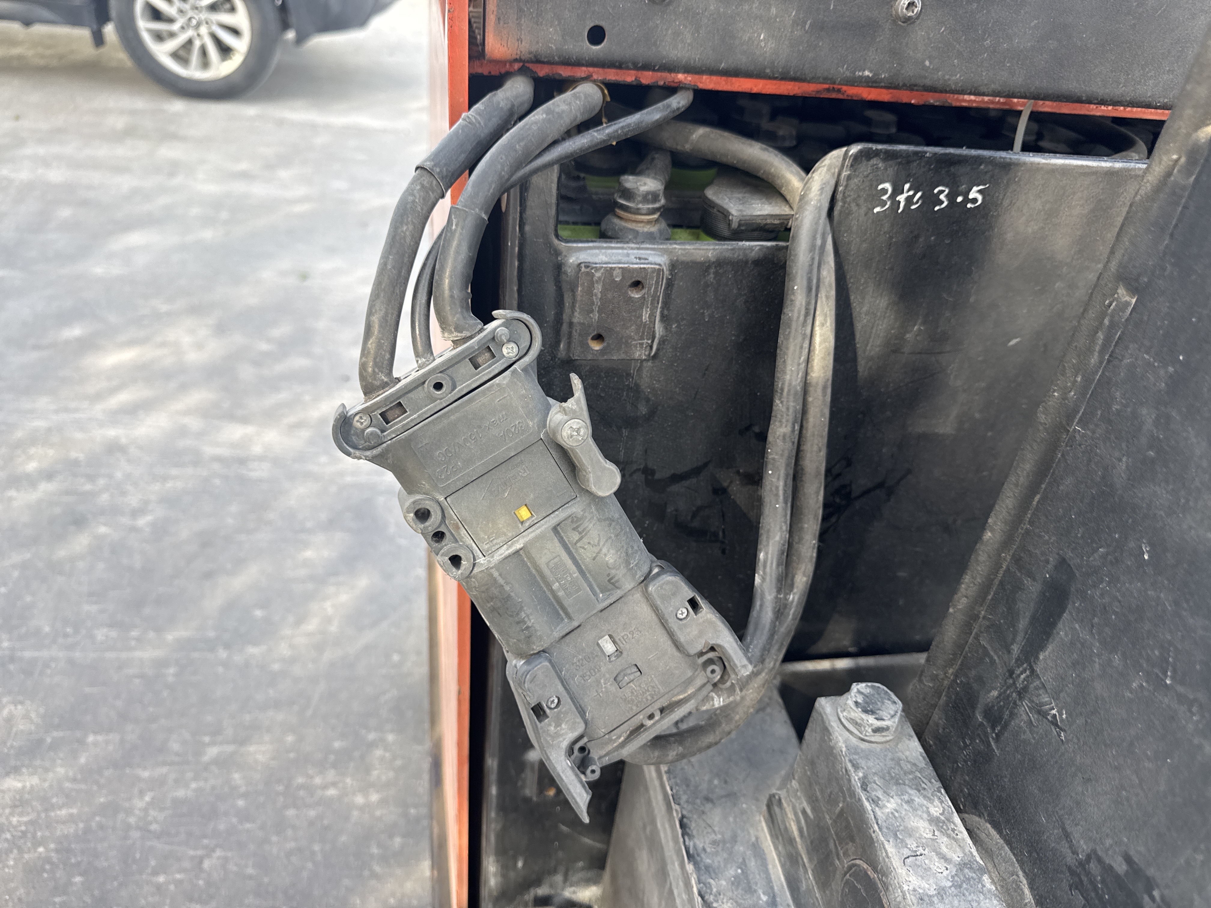 RTM-003-Toyota-Reflex-RRE160M-Reach-trucks-inspection-Electronics-Battery-and-charging-system-1