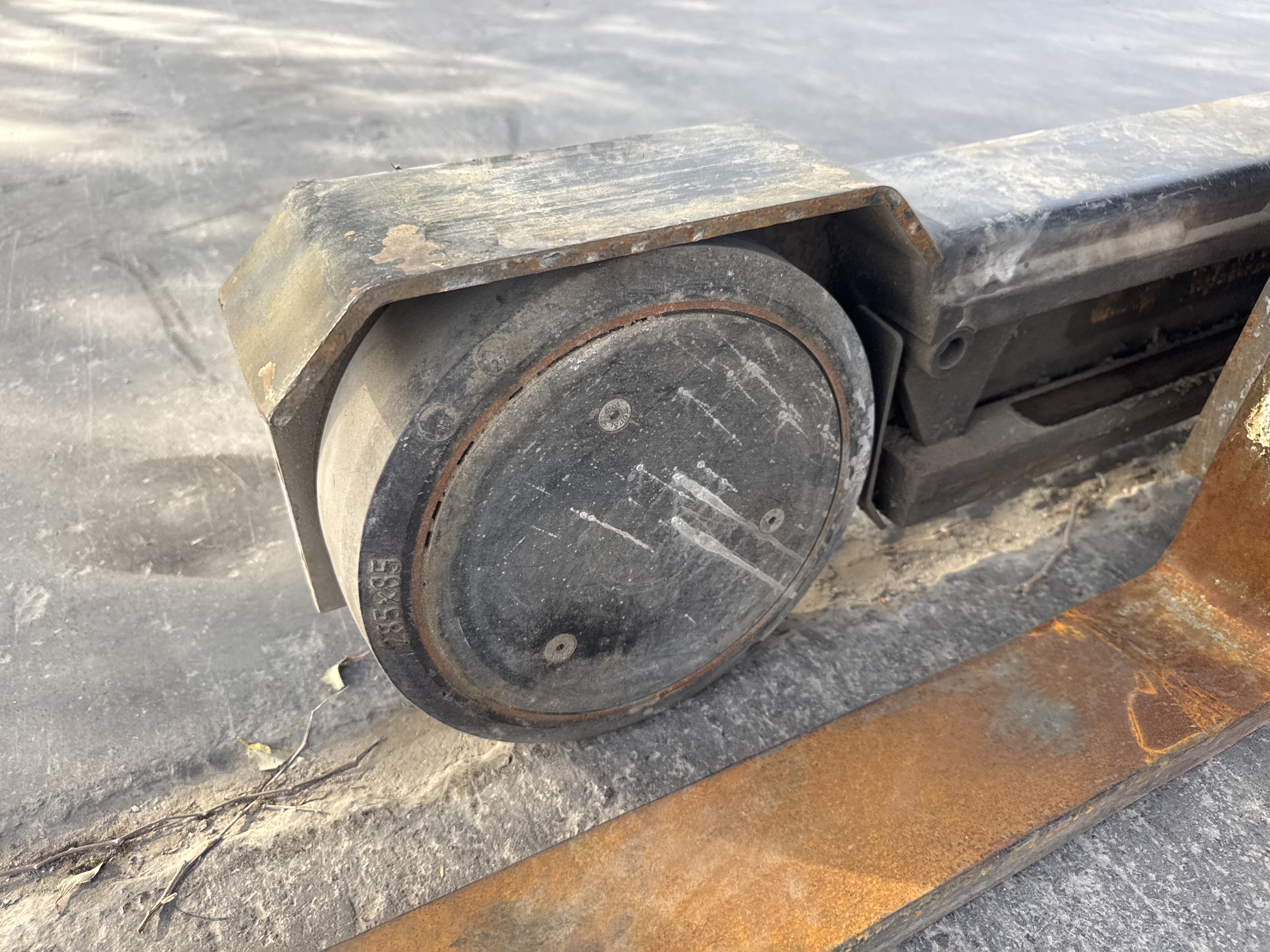 RTM-003-Toyota-Reflex-RRE160M-Reach-trucks-inspection-Chassis-Tires-condition-1