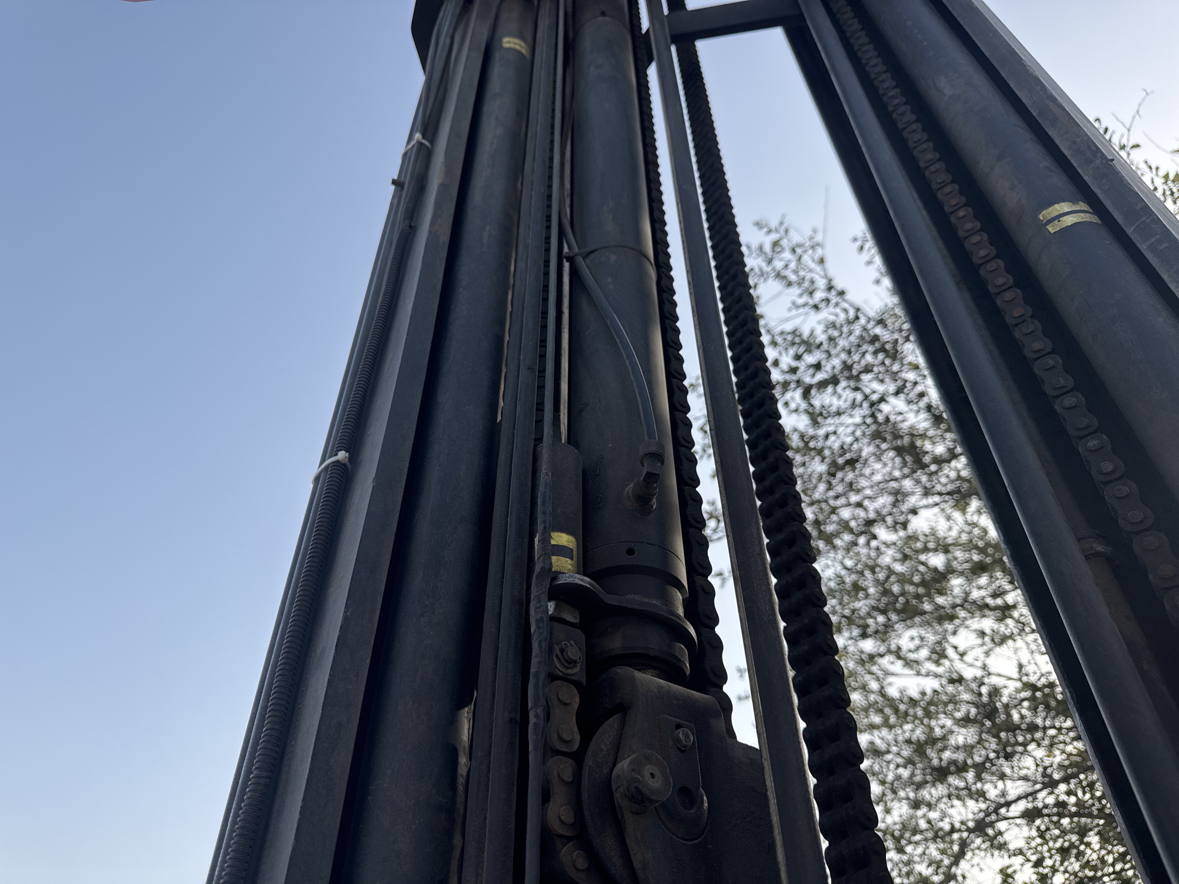 RTM-003-Toyota-Reflex-RRE160M-Reach-trucks-inspection-Hydraulics-Lift-cylinders-1