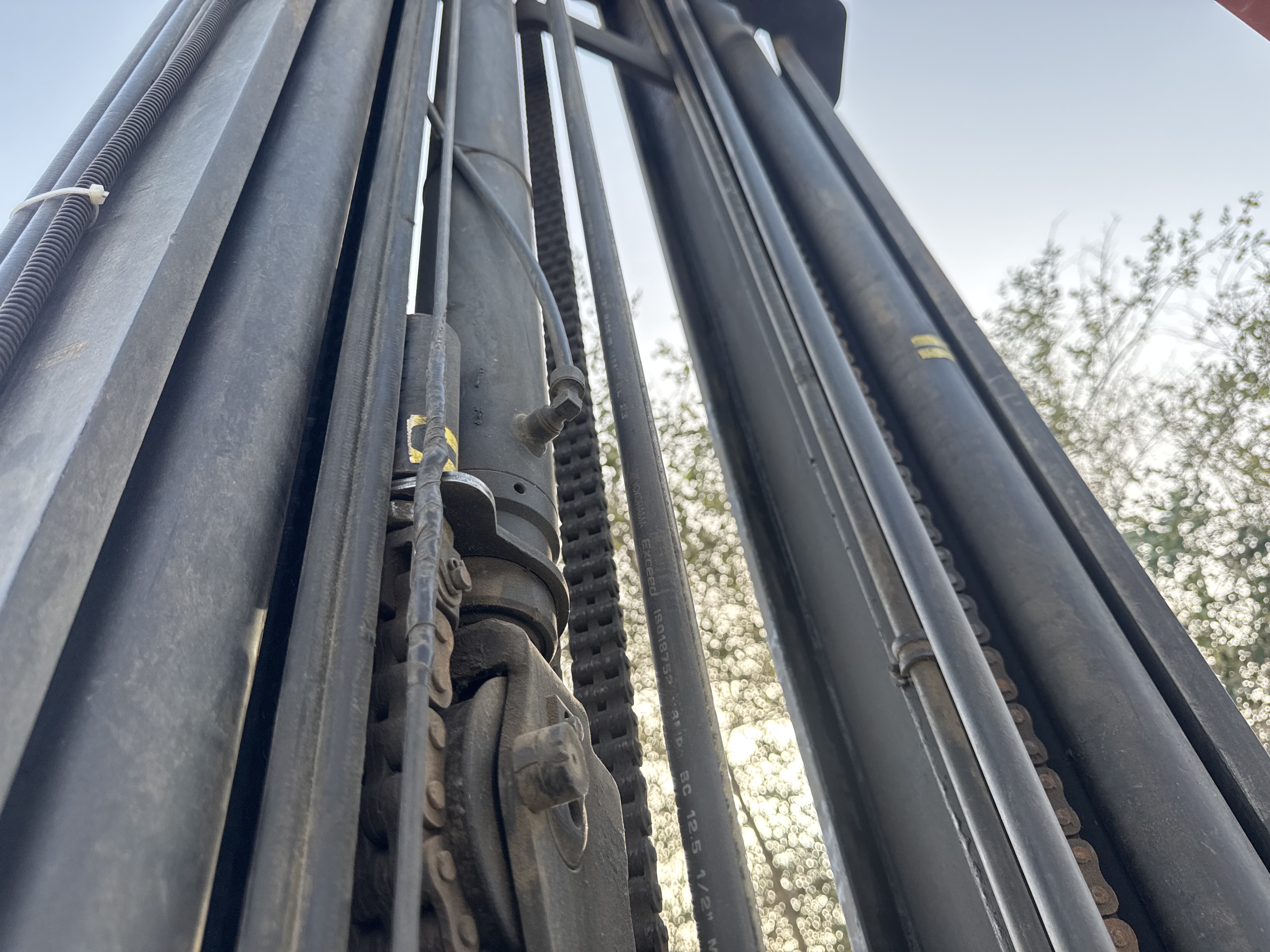 RTM-003-Toyota-Reflex-RRE160M-Reach-trucks-inspection-Hydraulics-Hydraulic-hoses-and-lines-1