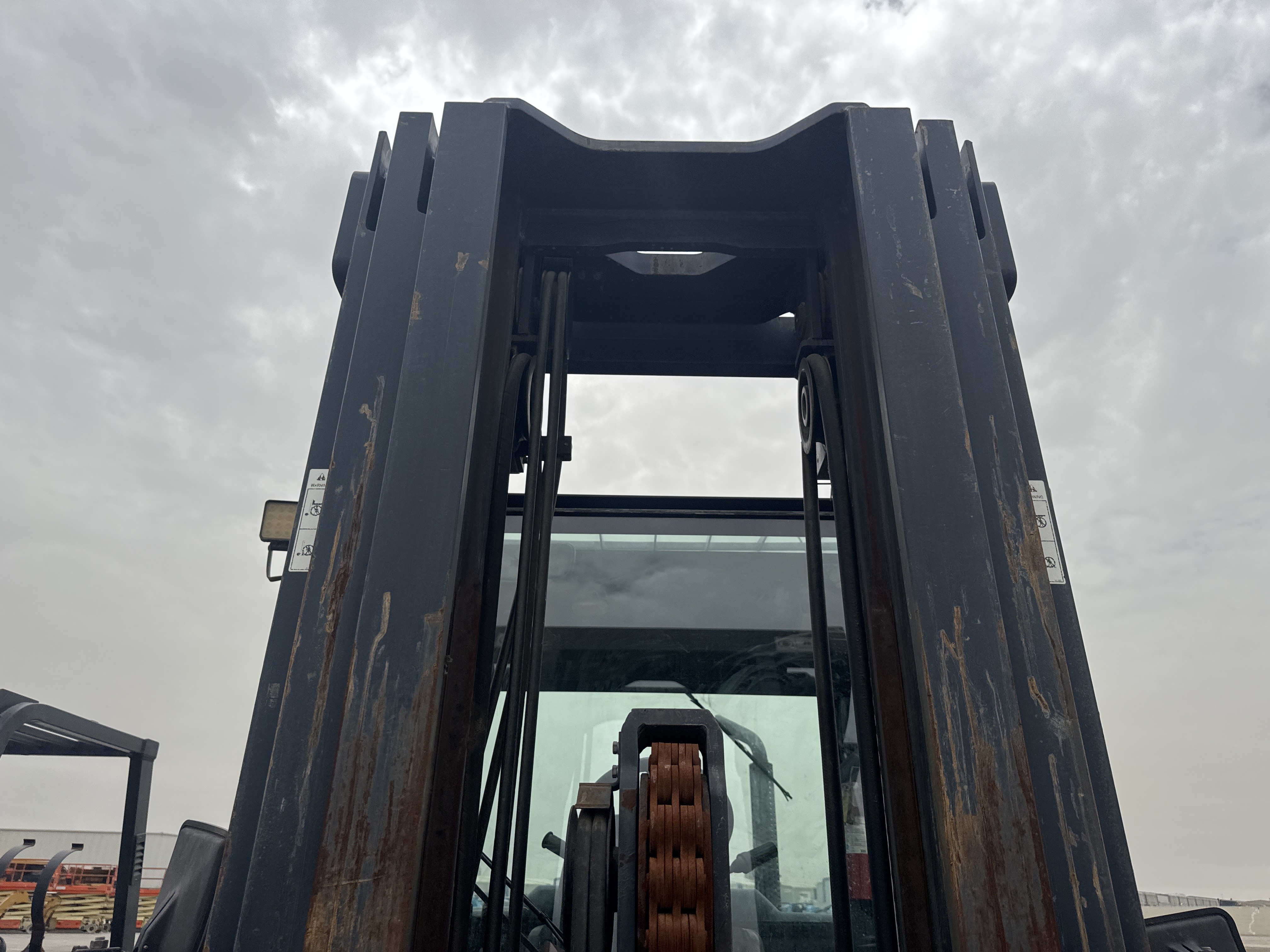 FLM-022-دوسان-D70S-7-رافعات-شوكية-فحص-الهيكل-الصاري-1