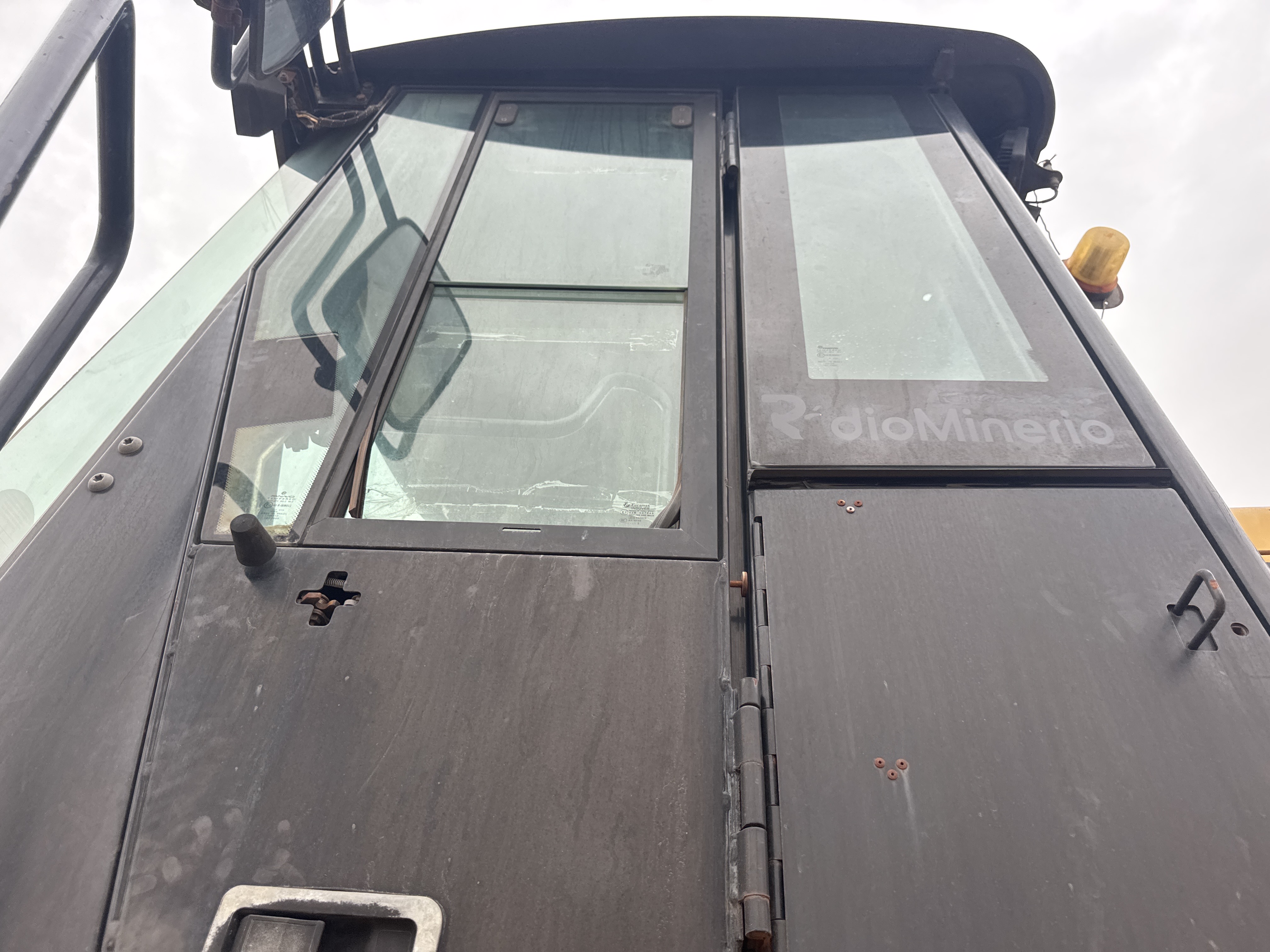 WHL-013-Cat-966H-Wheel-loaders-inspection-Structure-Doors-1