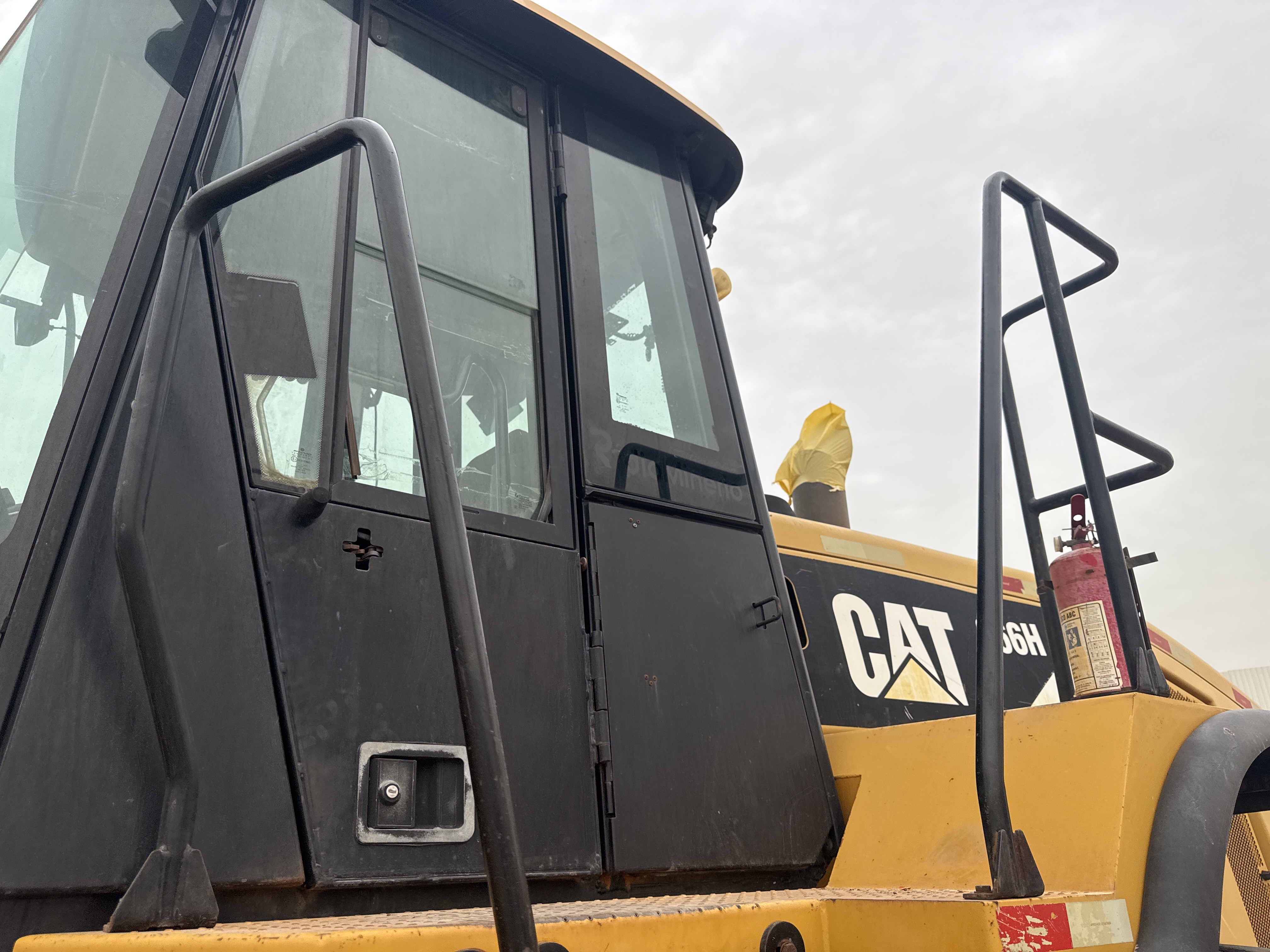 WHL-013-Cat-966H-Wheel-loaders-inspection-Structure-Handrails-1