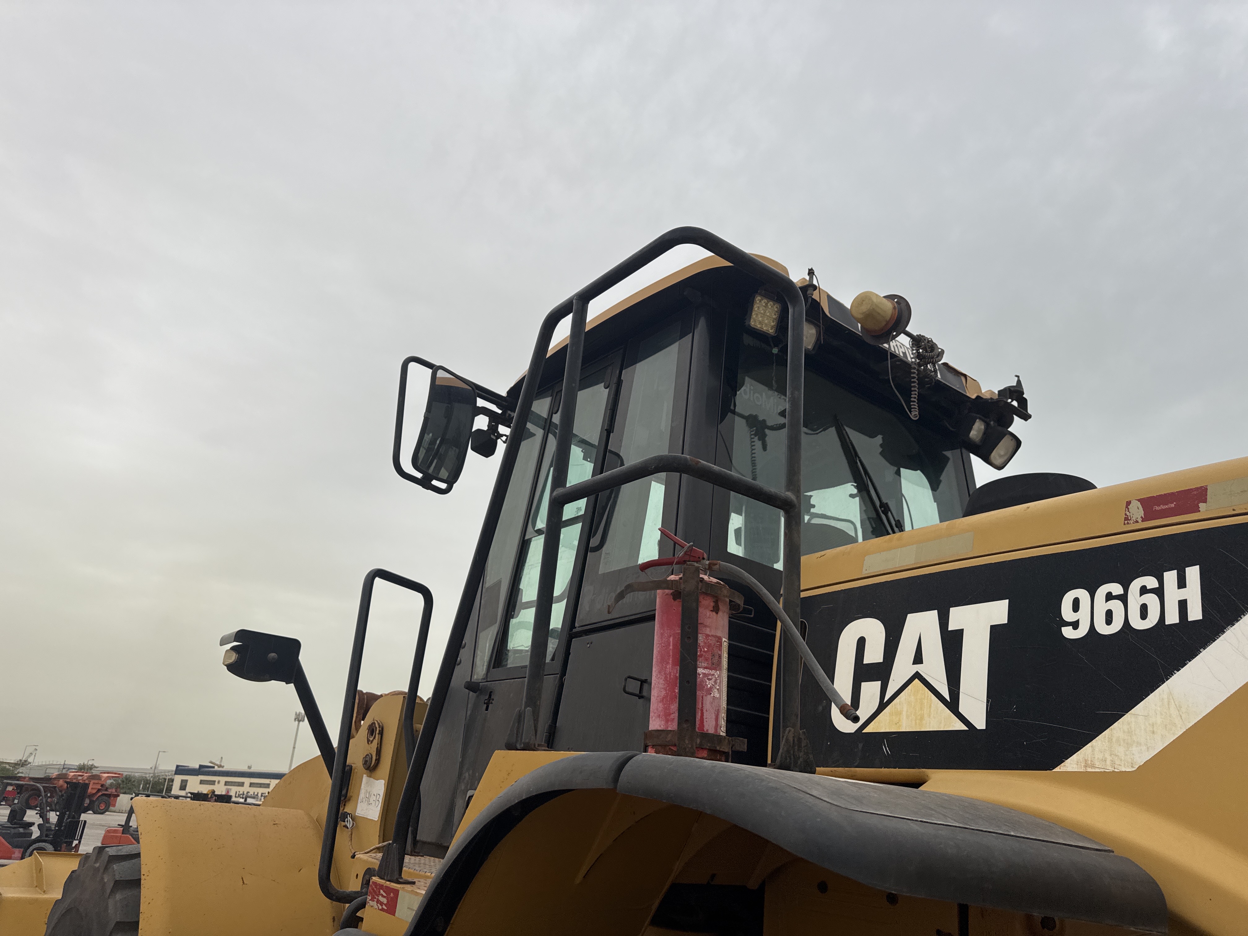 WHL-013-Cat-966H-Wheel-loaders-inspection-Structure-Handrails-1