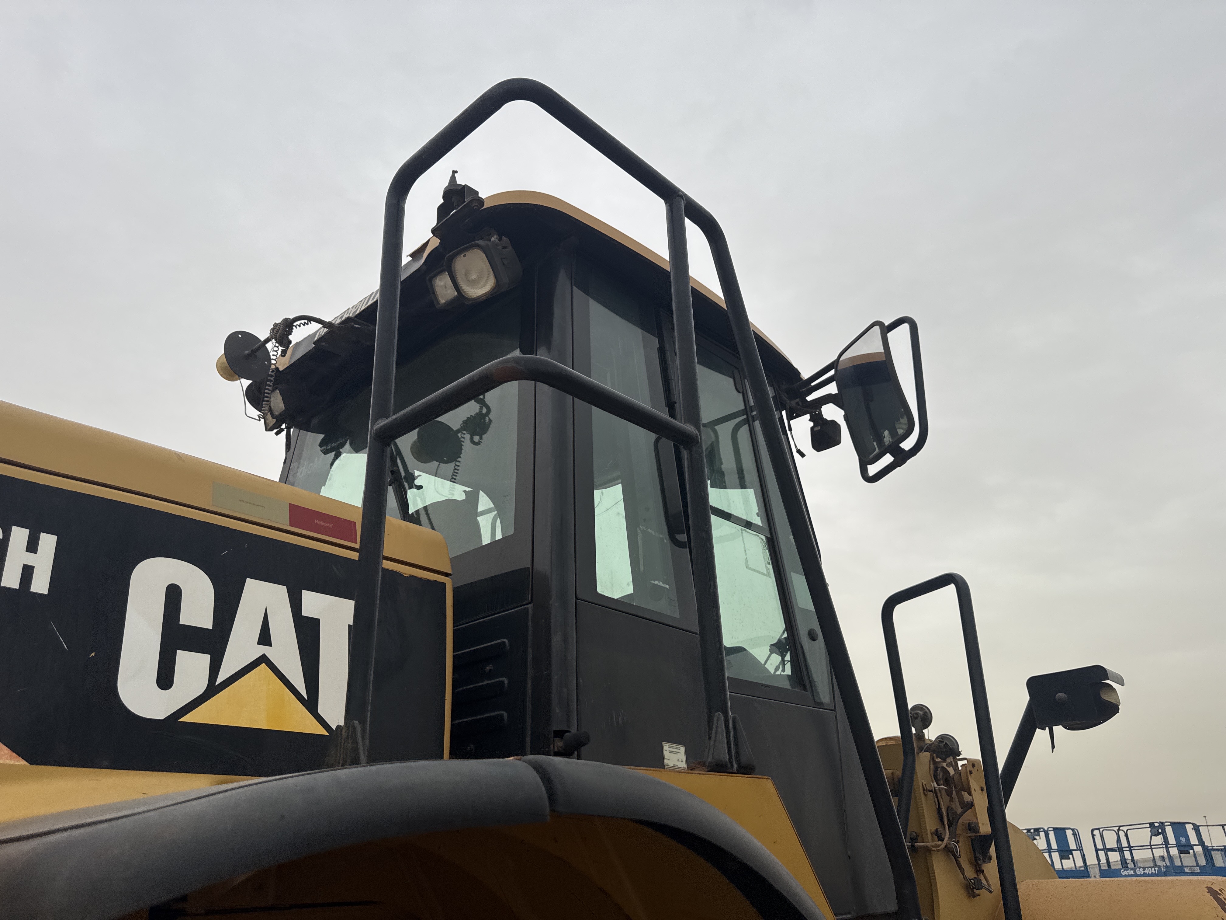 WHL-013-Cat-966H-Wheel-loaders-inspection-Structure-Handrails-1