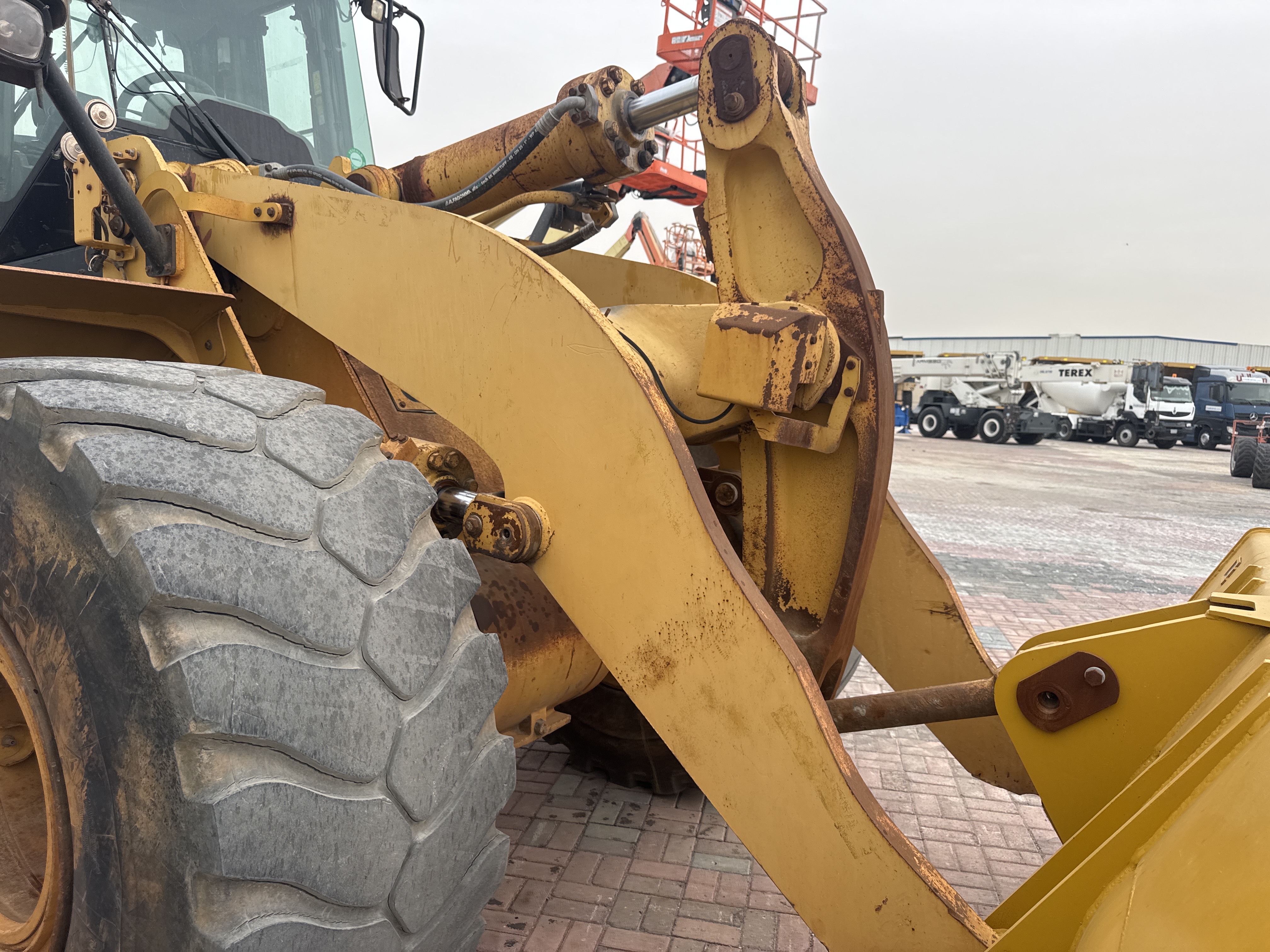 WHL-013-Cat-966H-Wheel-loaders-inspection-Chassis-Lift-arm-1