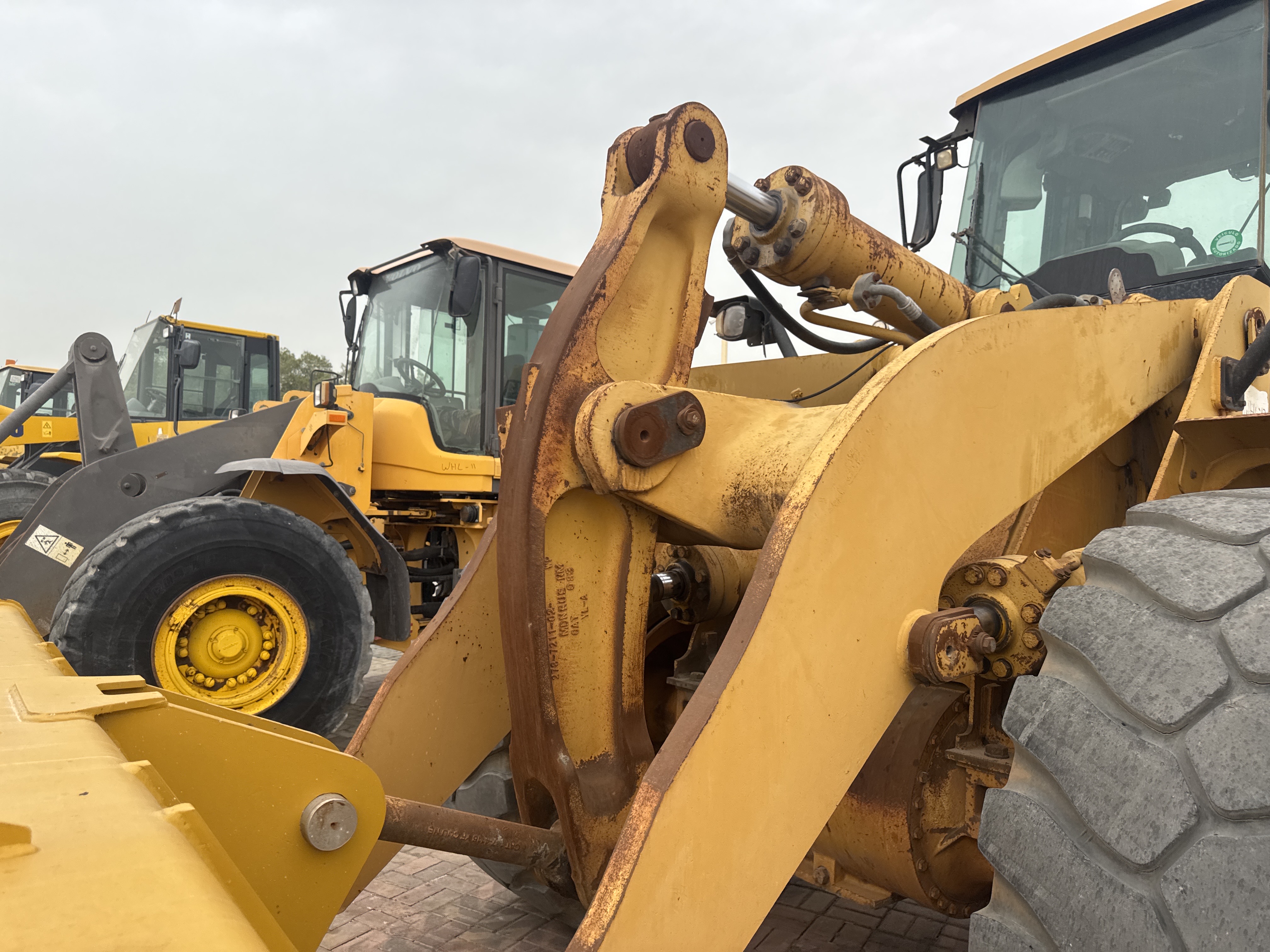 WHL-013-Cat-966H-Wheel-loaders-inspection-Chassis-Lift-arm-1