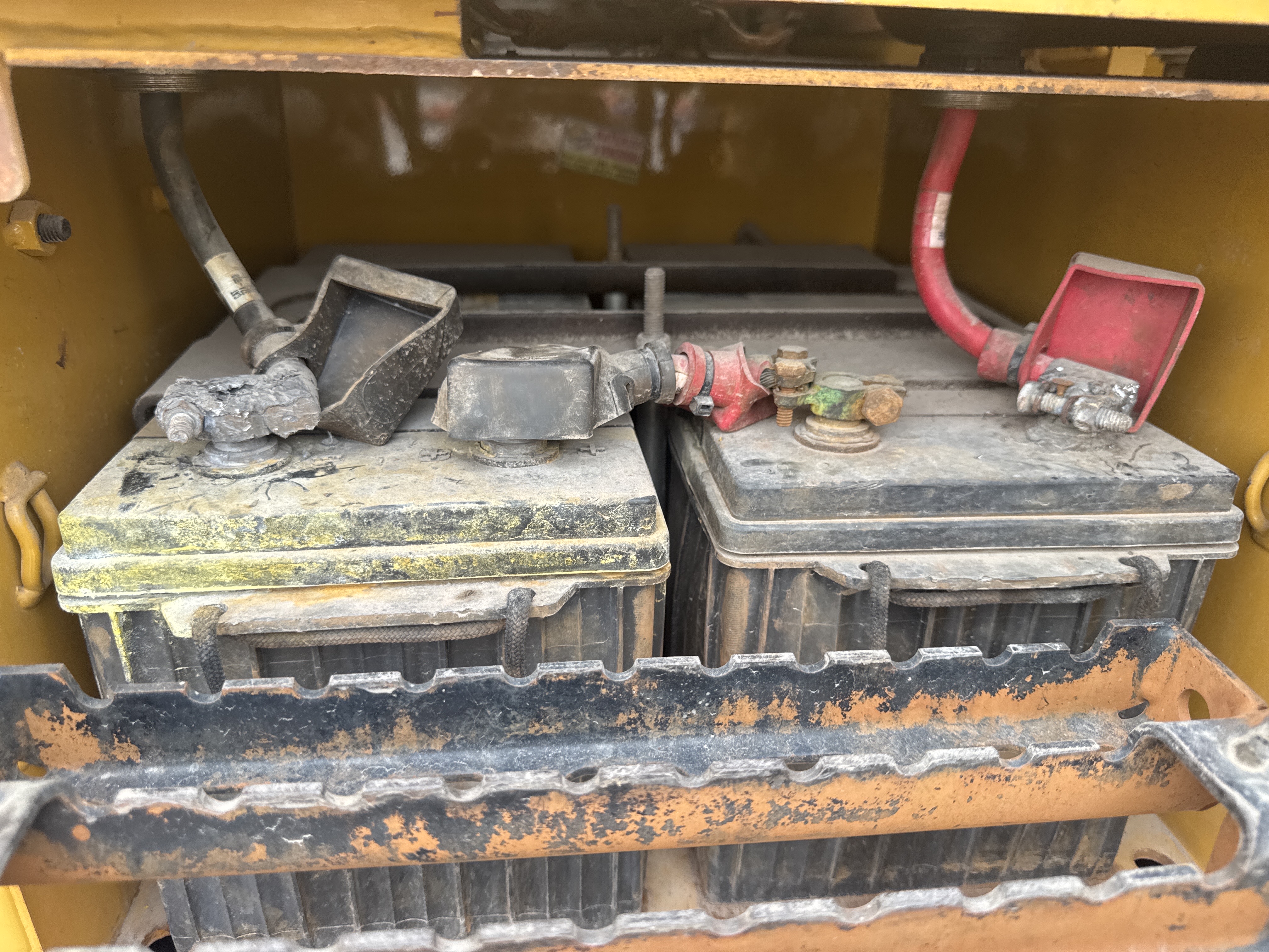 WHL-013-Cat-966H-Wheel-loaders-inspection-Electronic-Battery-1