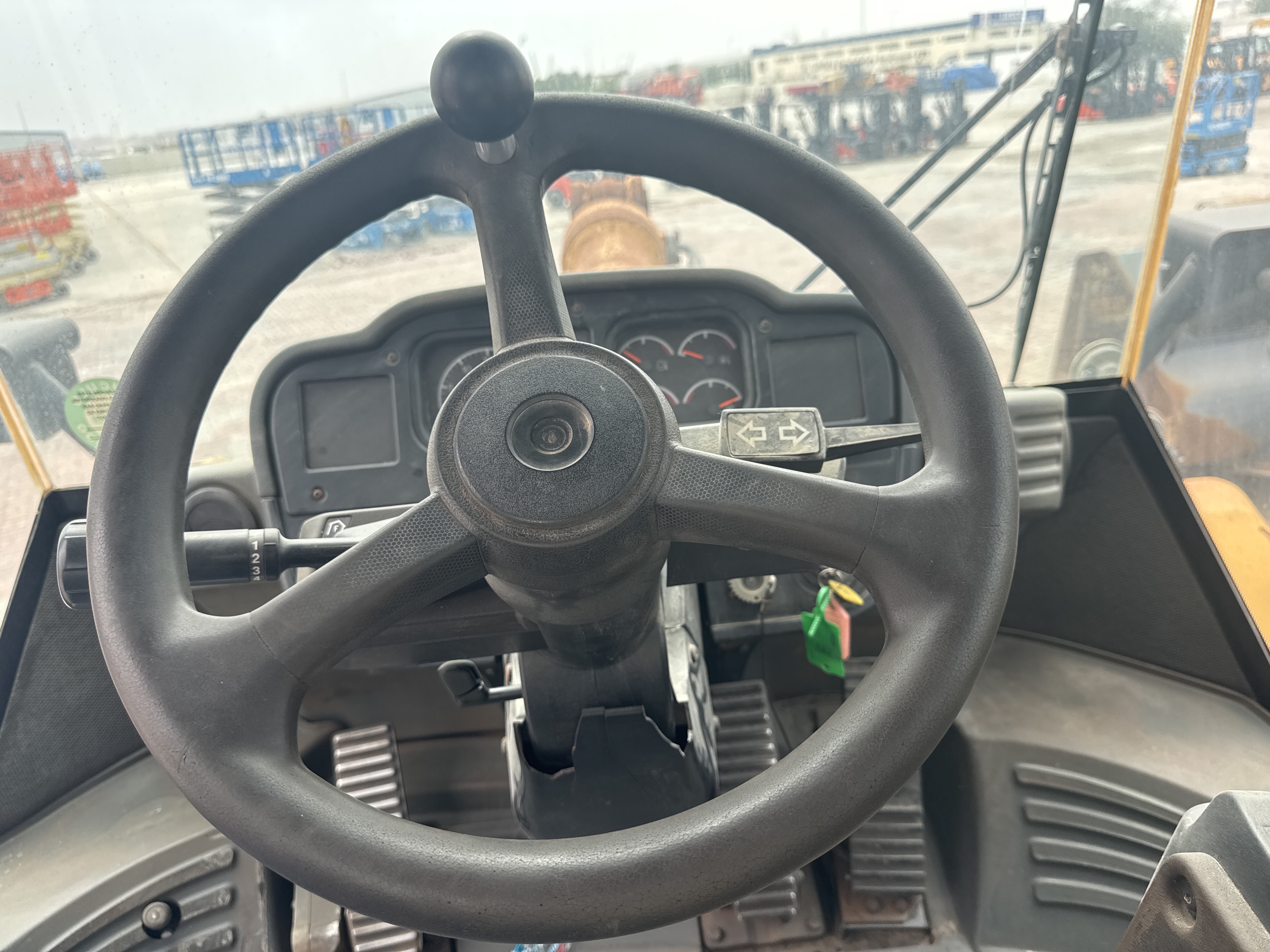 WHL-013-Cat-966H-Wheel-loaders-inspection-Cabin-Steering-controls-1