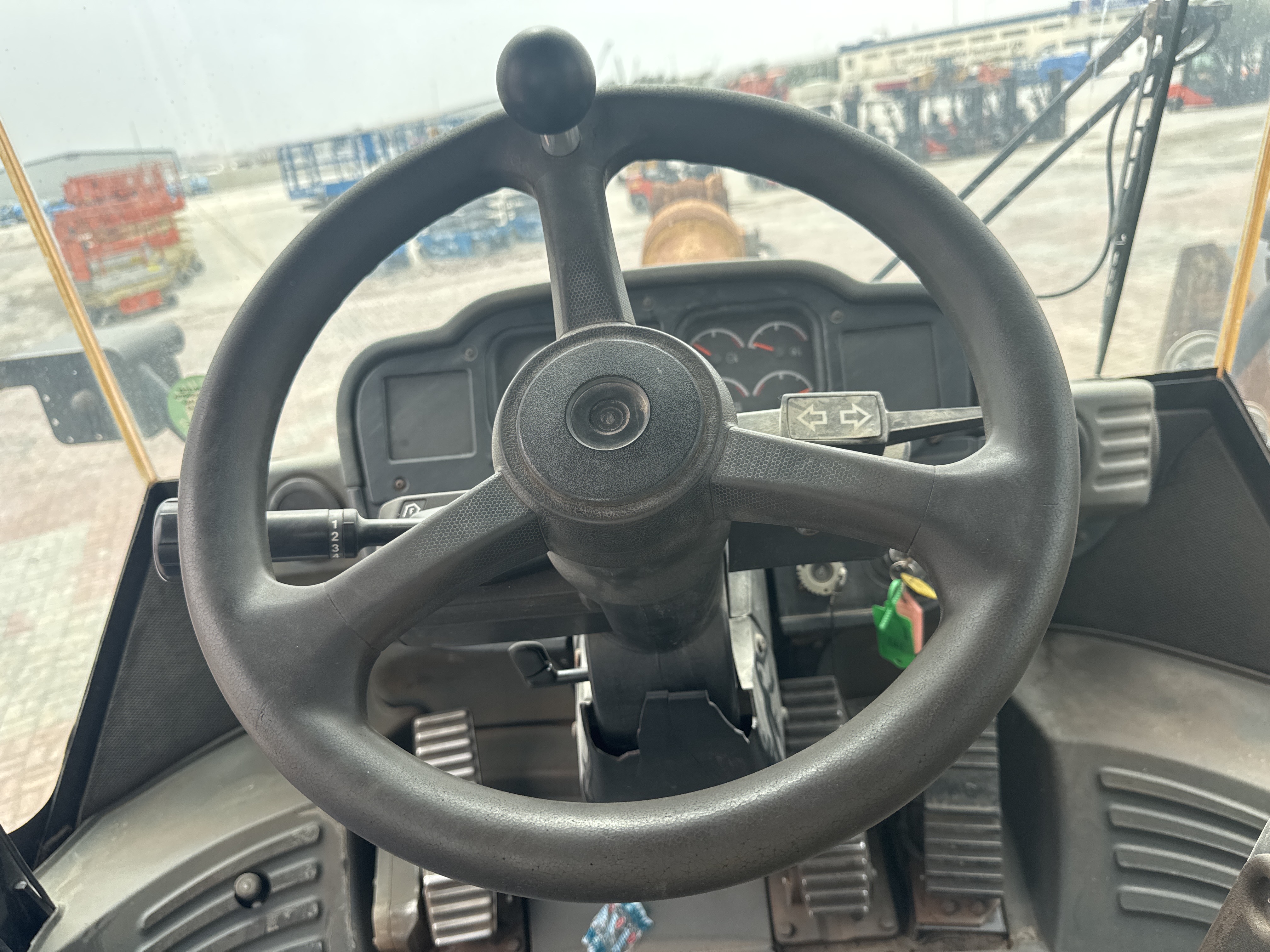 WHL-013-Cat-966H-Wheel-loaders-inspection-Cabin-Steering-controls-1