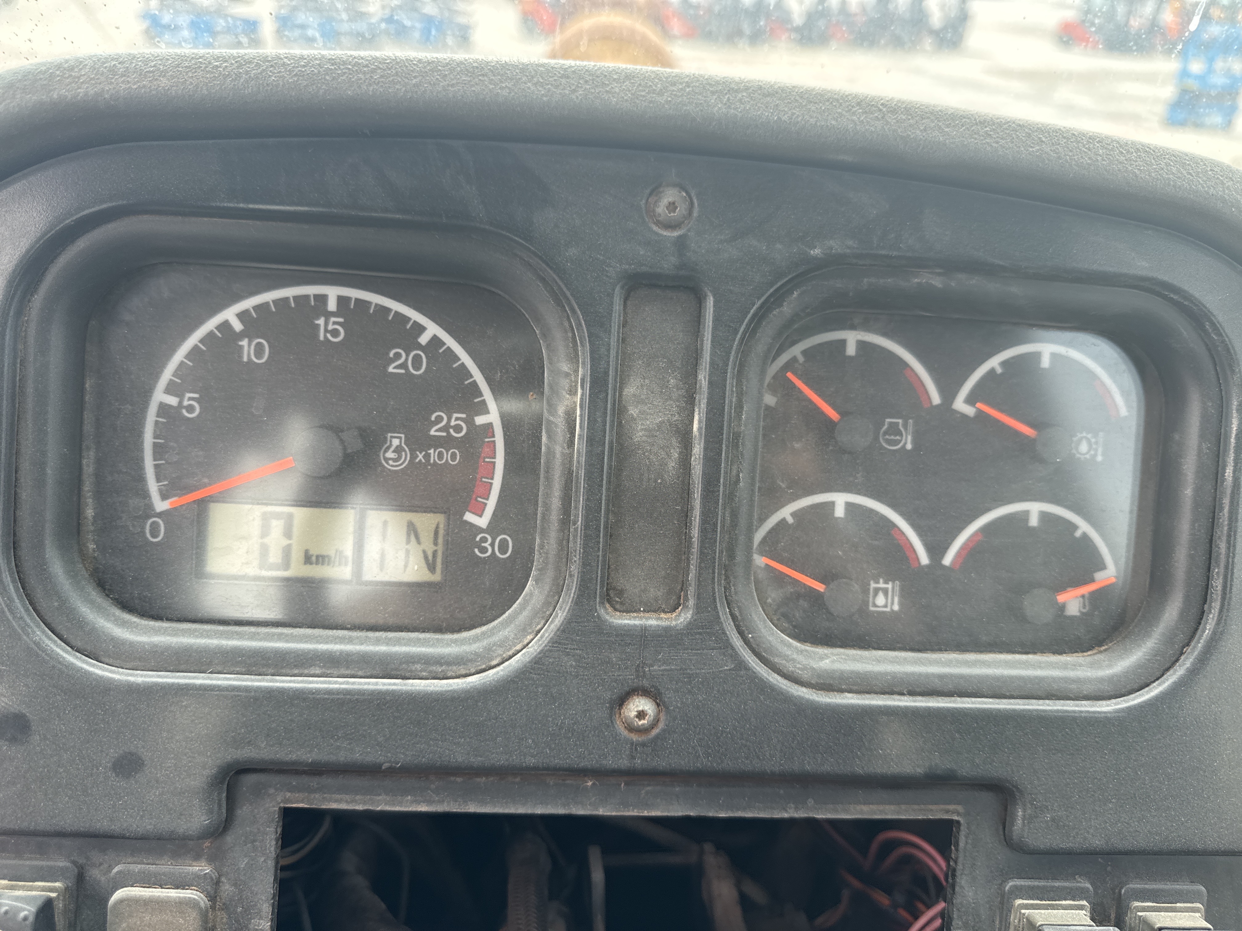 WHL-013-Cat-966H-Wheel-loaders-inspection-Cabin-Instrument-cluster-1