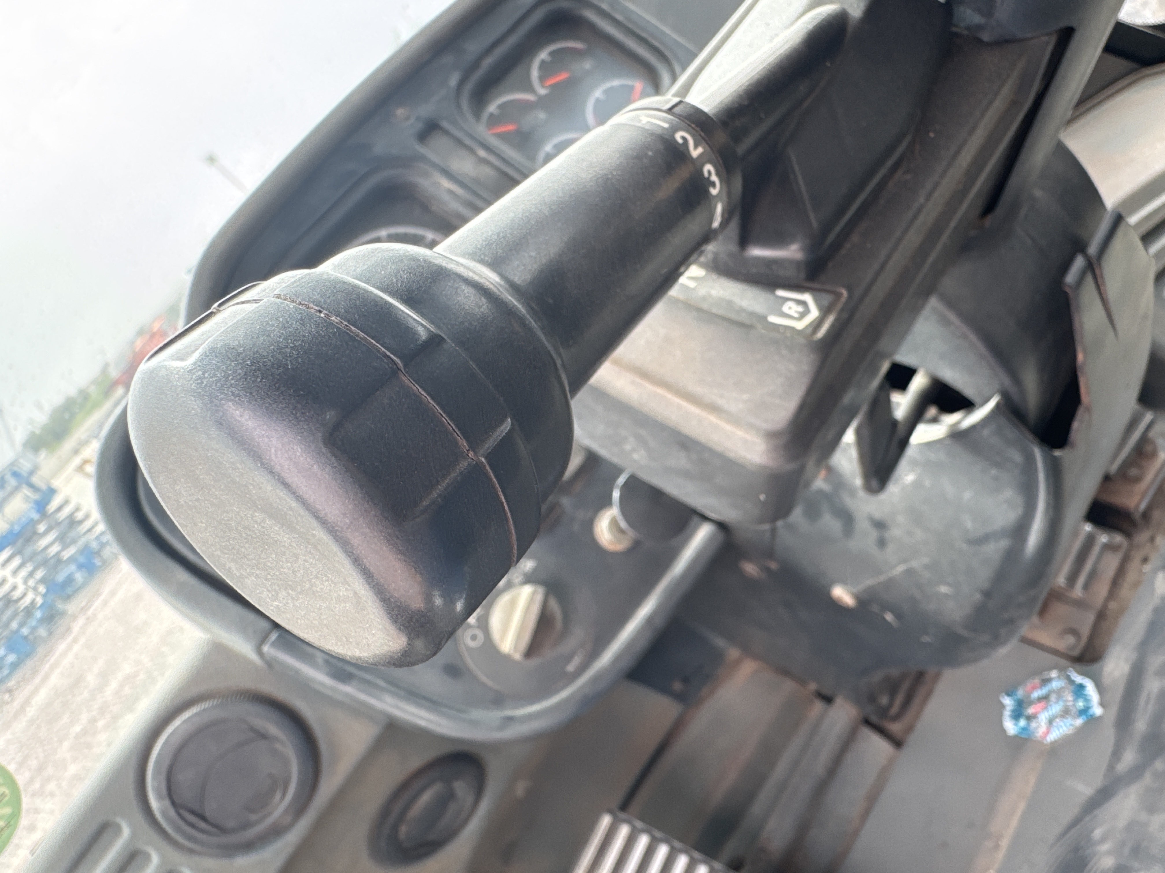 WHL-013-Cat-966H-Wheel-loaders-inspection-Cabin-Gear-lever-1