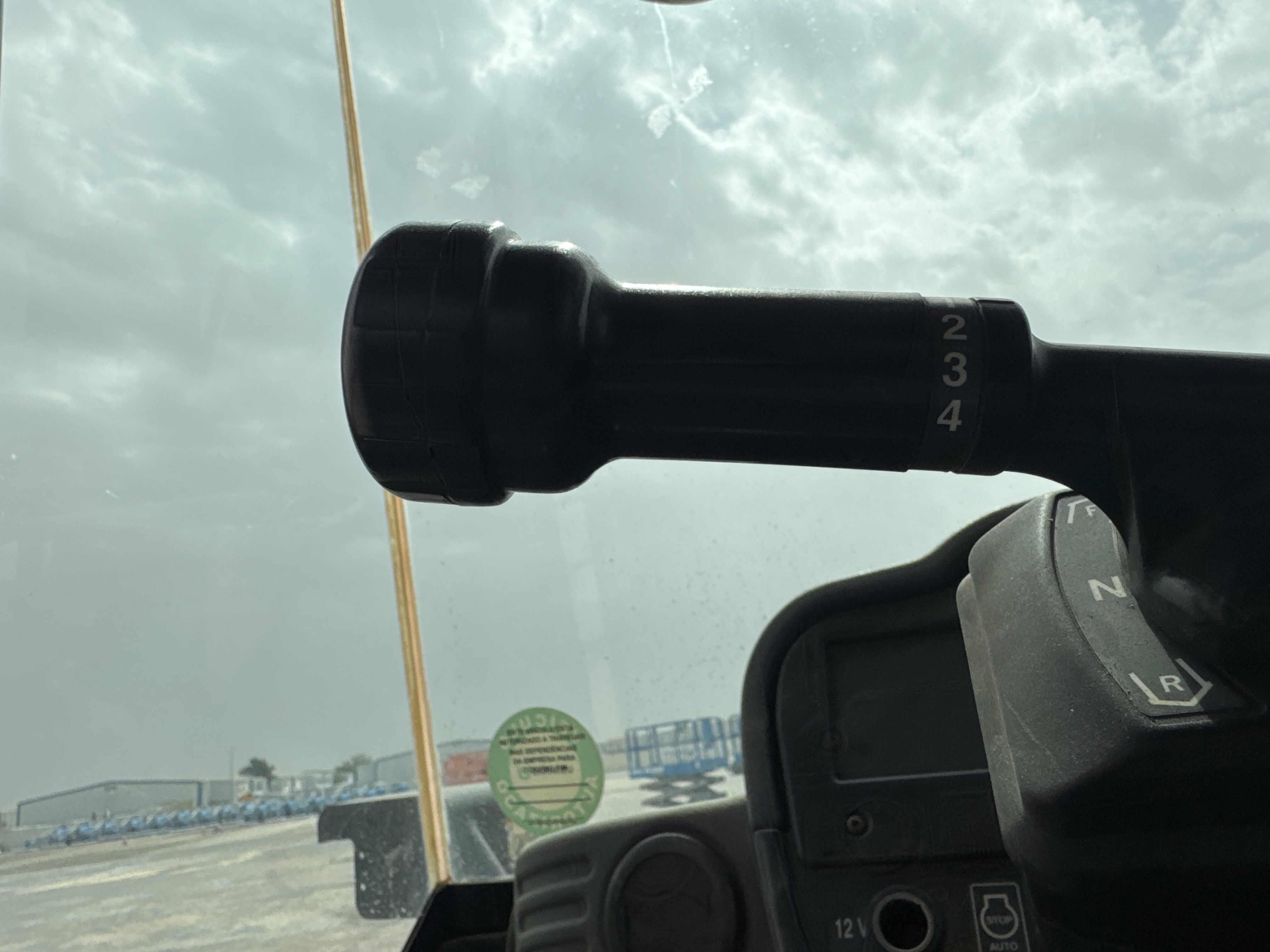 WHL-013-Cat-966H-Wheel-loaders-inspection-Cabin-Gear-lever-1