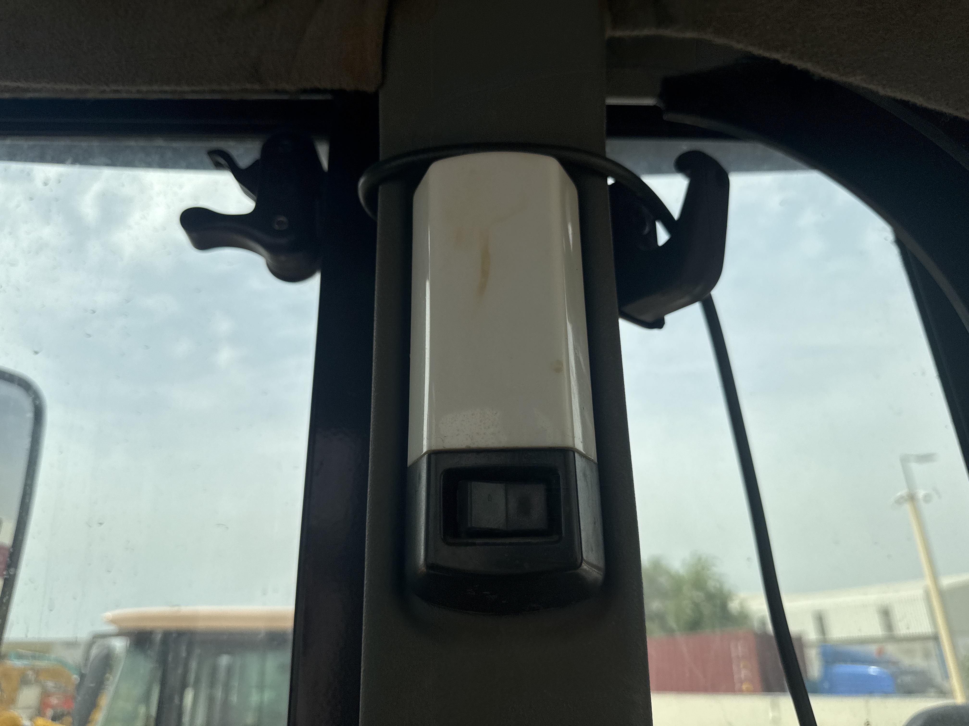 WHL-013-Cat-966H-Wheel-loaders-inspection-Cabin-Cabin-light-1